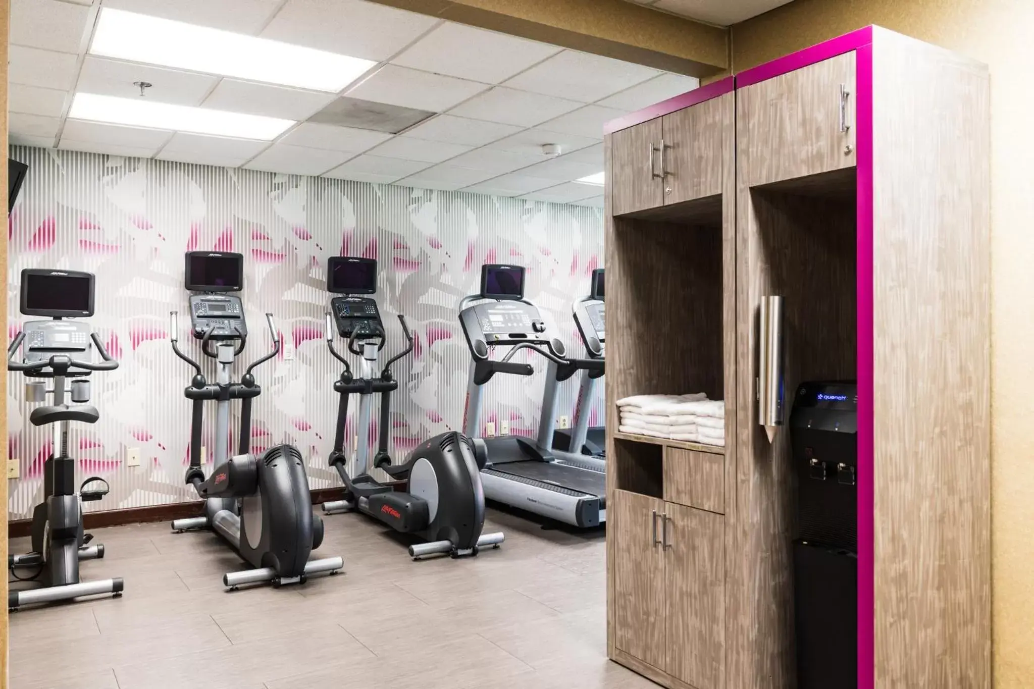 Fitness centre/facilities, Fitness Center/Facilities in Crowne Plaza Edison, an IHG Hotel