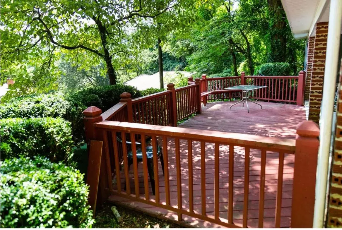 Day, Balcony/Terrace in Mountain Aire Cottages & Inn