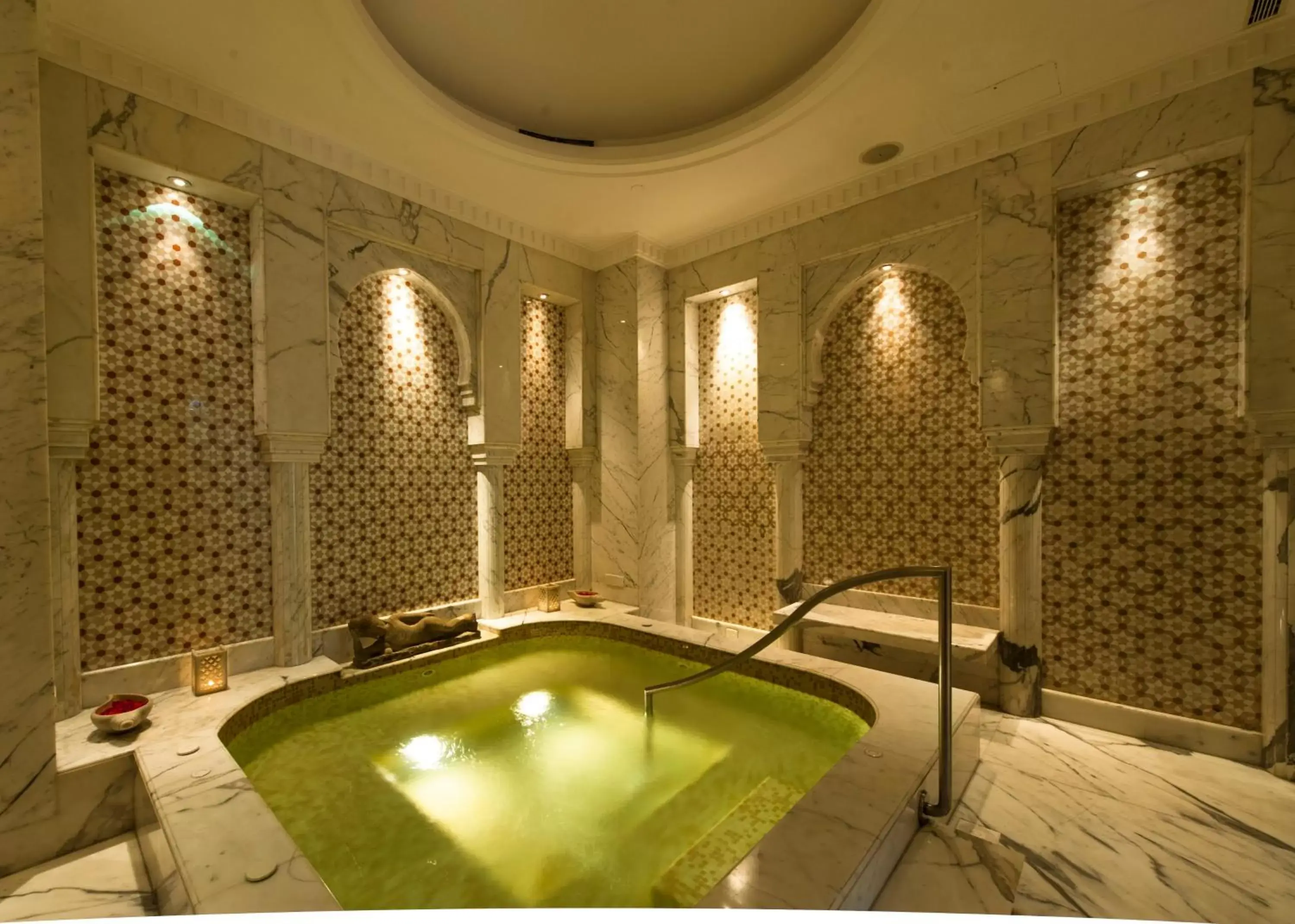 Hot Tub, Spa/Wellness in The Imperial Hotel