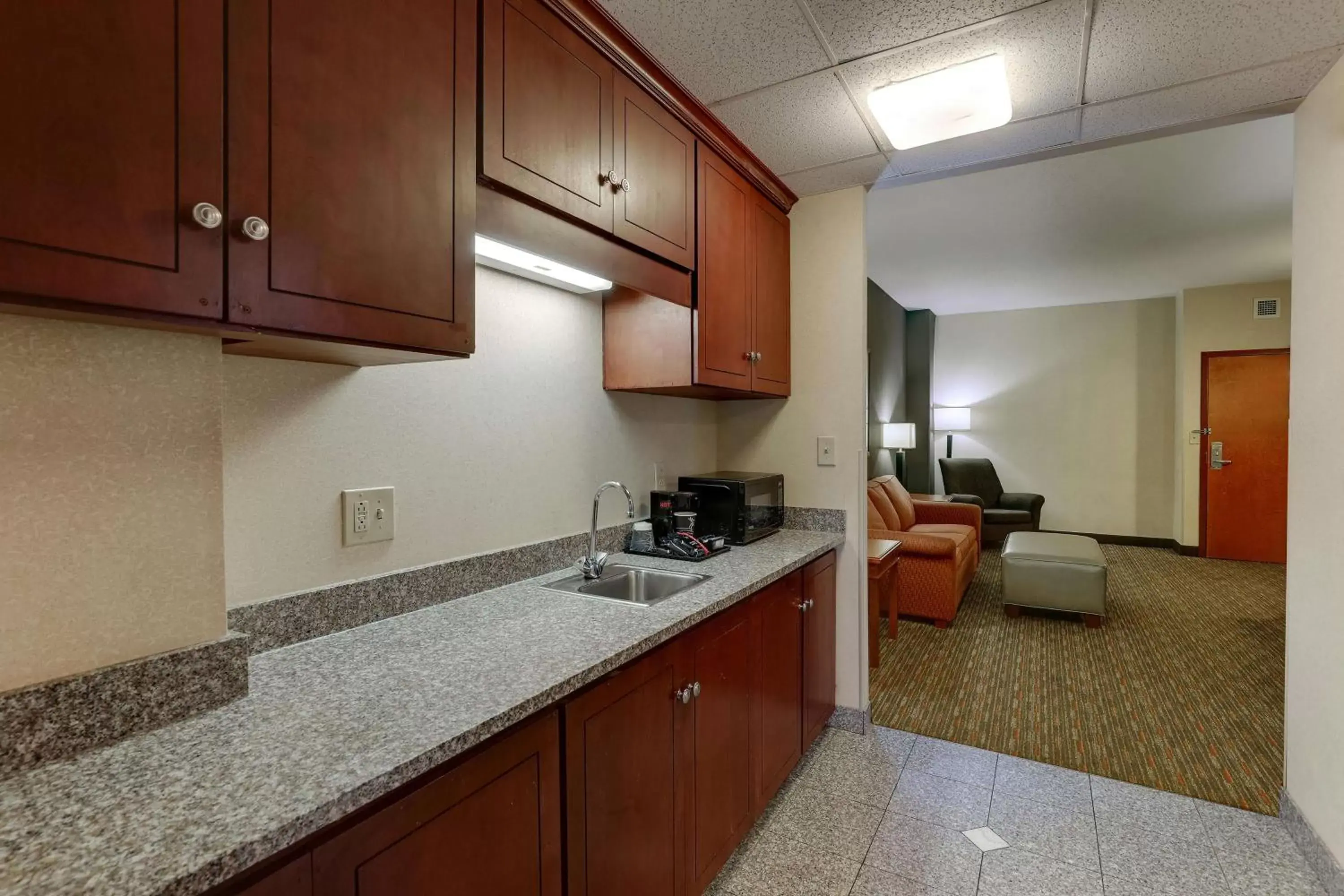 Bedroom, Kitchen/Kitchenette in Drury Inn & Suites Montgomery