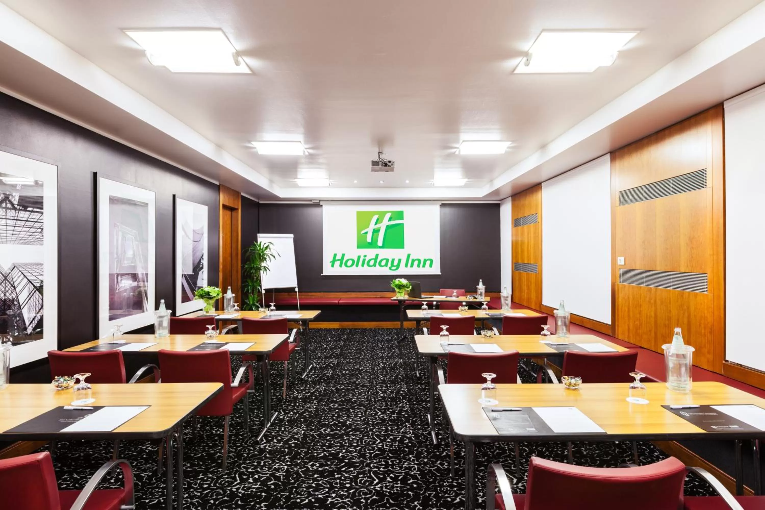 Meeting/conference room in Holiday Inn Milan Garibaldi Station by IHG