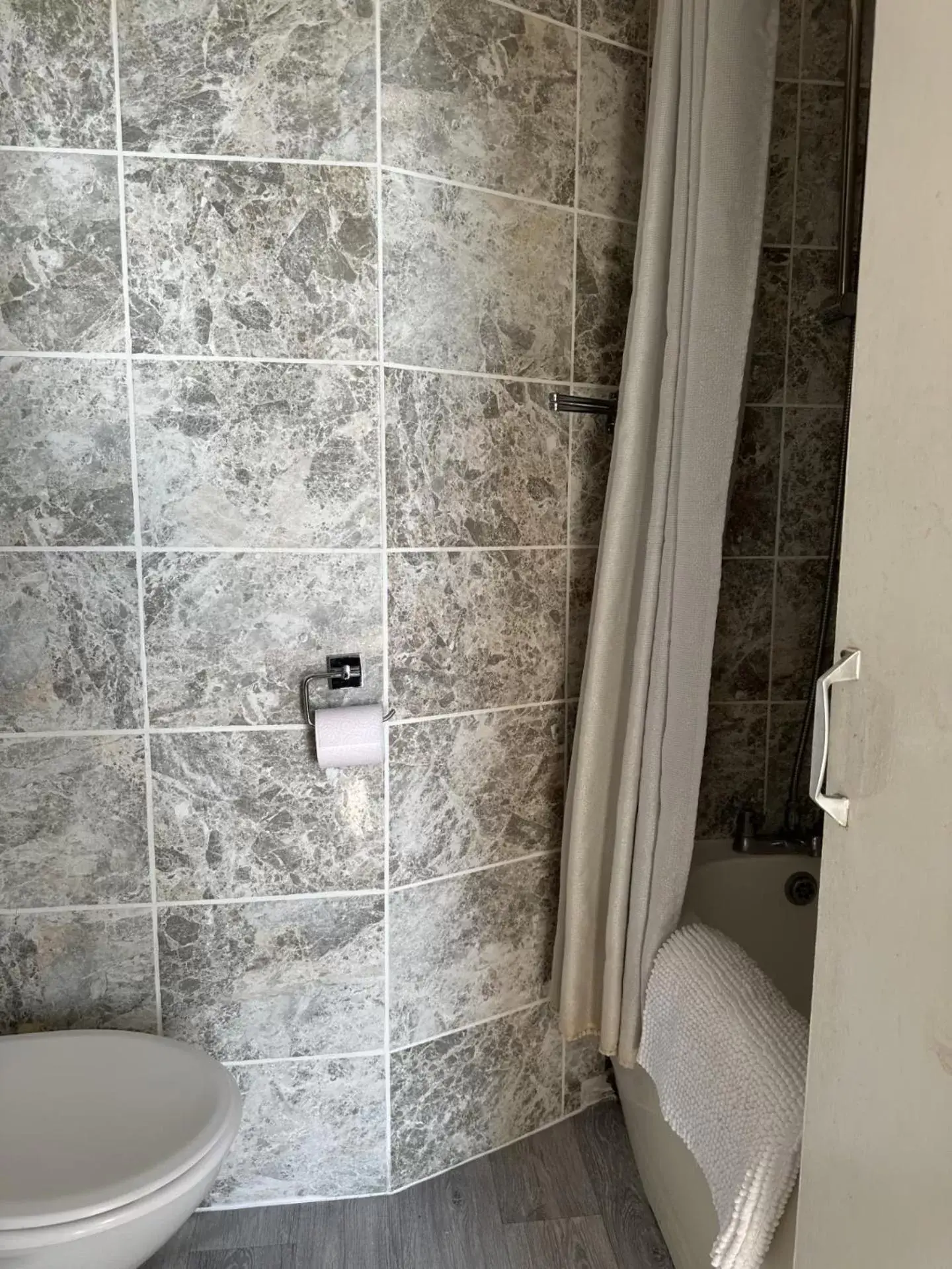 Shower, Bathroom in Glastonbury Hotel