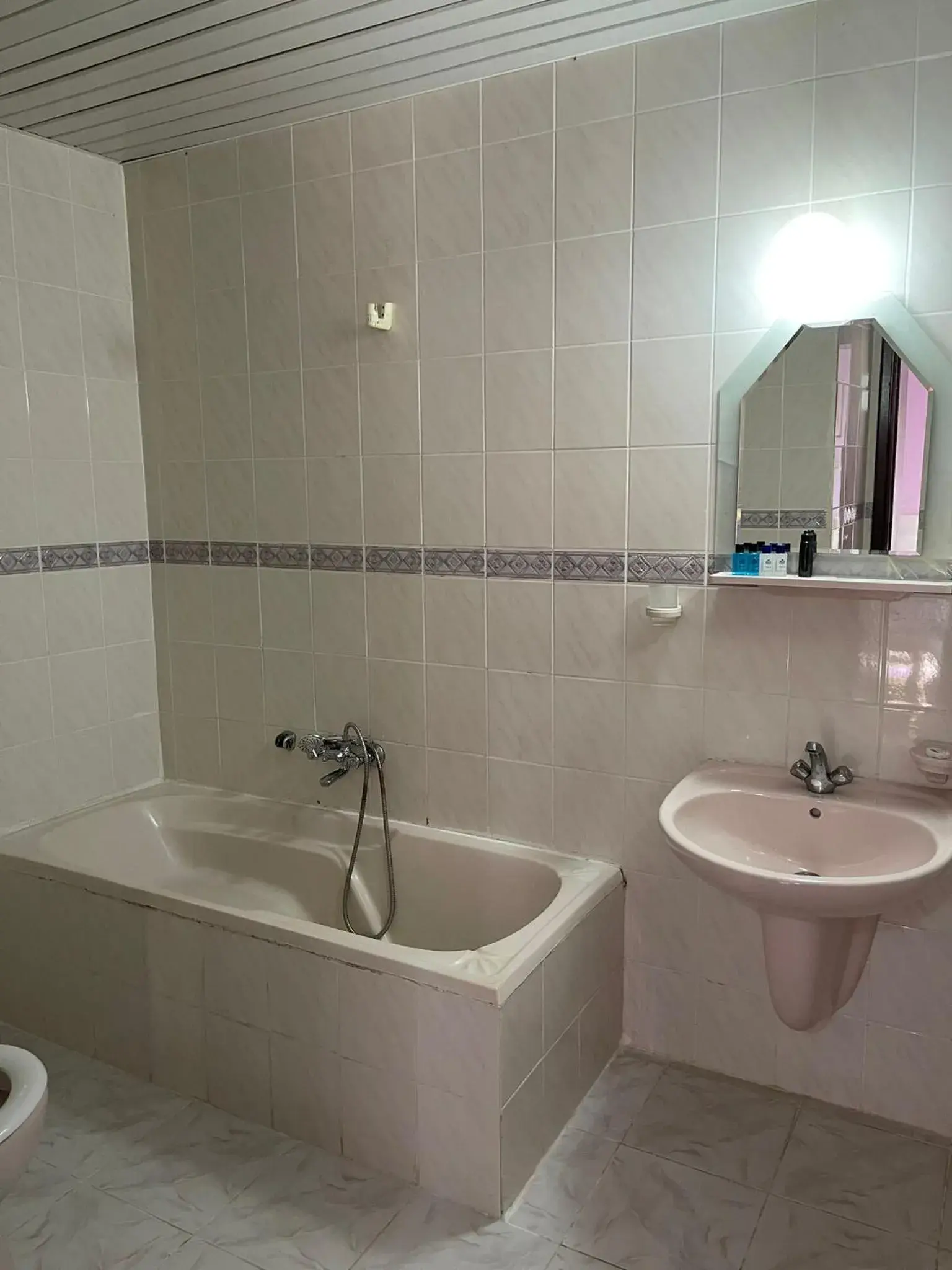 Bathroom in Hotel Karyatit Kaleici