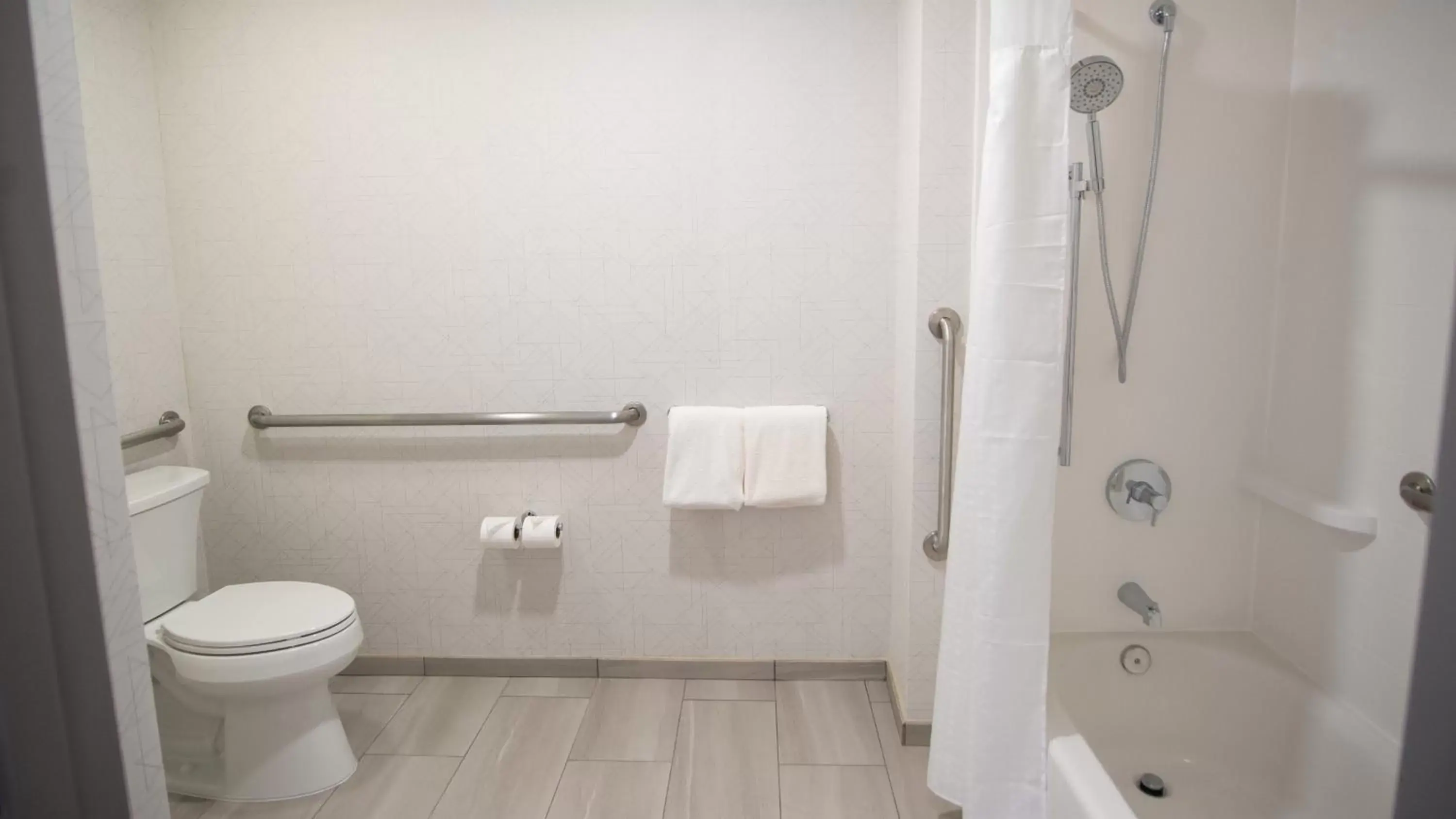 Bathroom in Holiday Inn Express Oakdale, an IHG Hotel