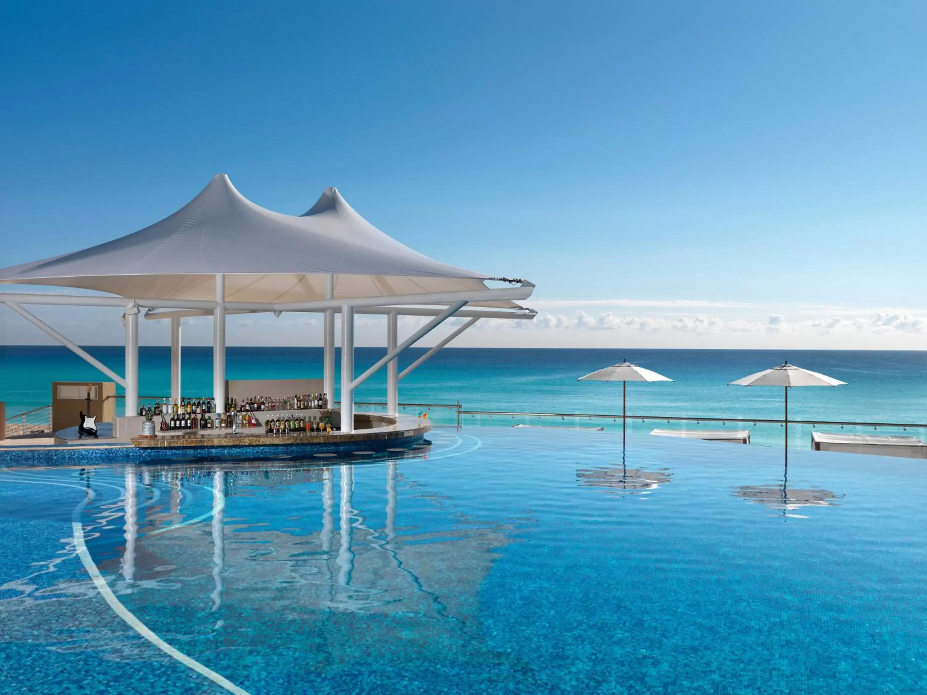 Swimming Pool in Hard Rock Hotel Cancun - All Inclusive