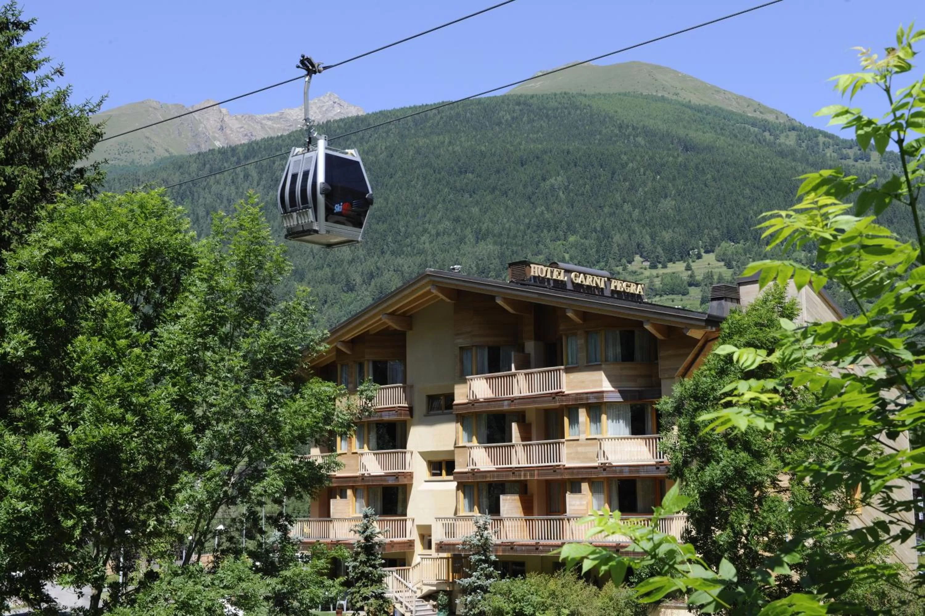 Facade/entrance in Hotel Garni Pegrà