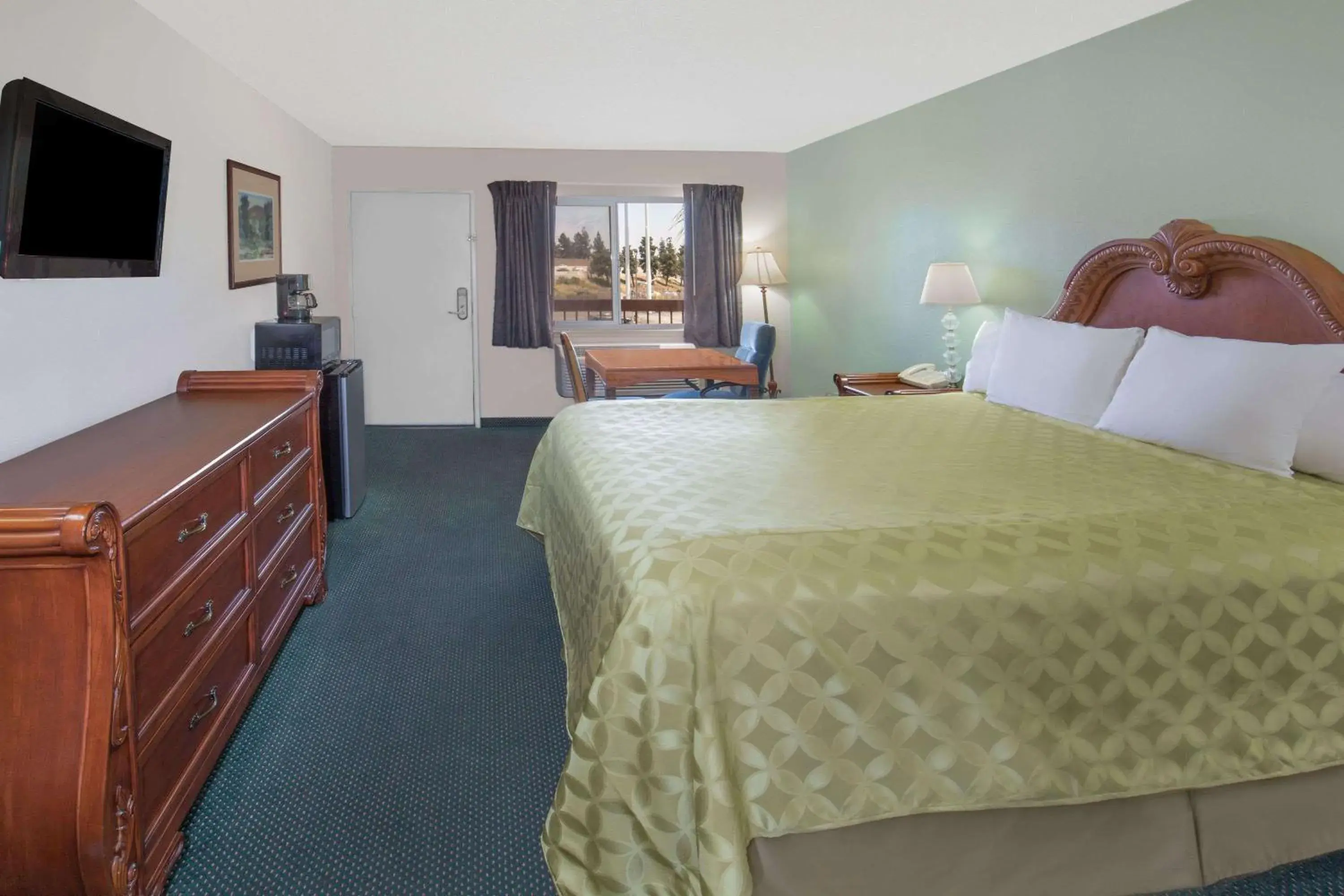 Bedroom, Bed in Days Inn by Wyndham Ontario Airport