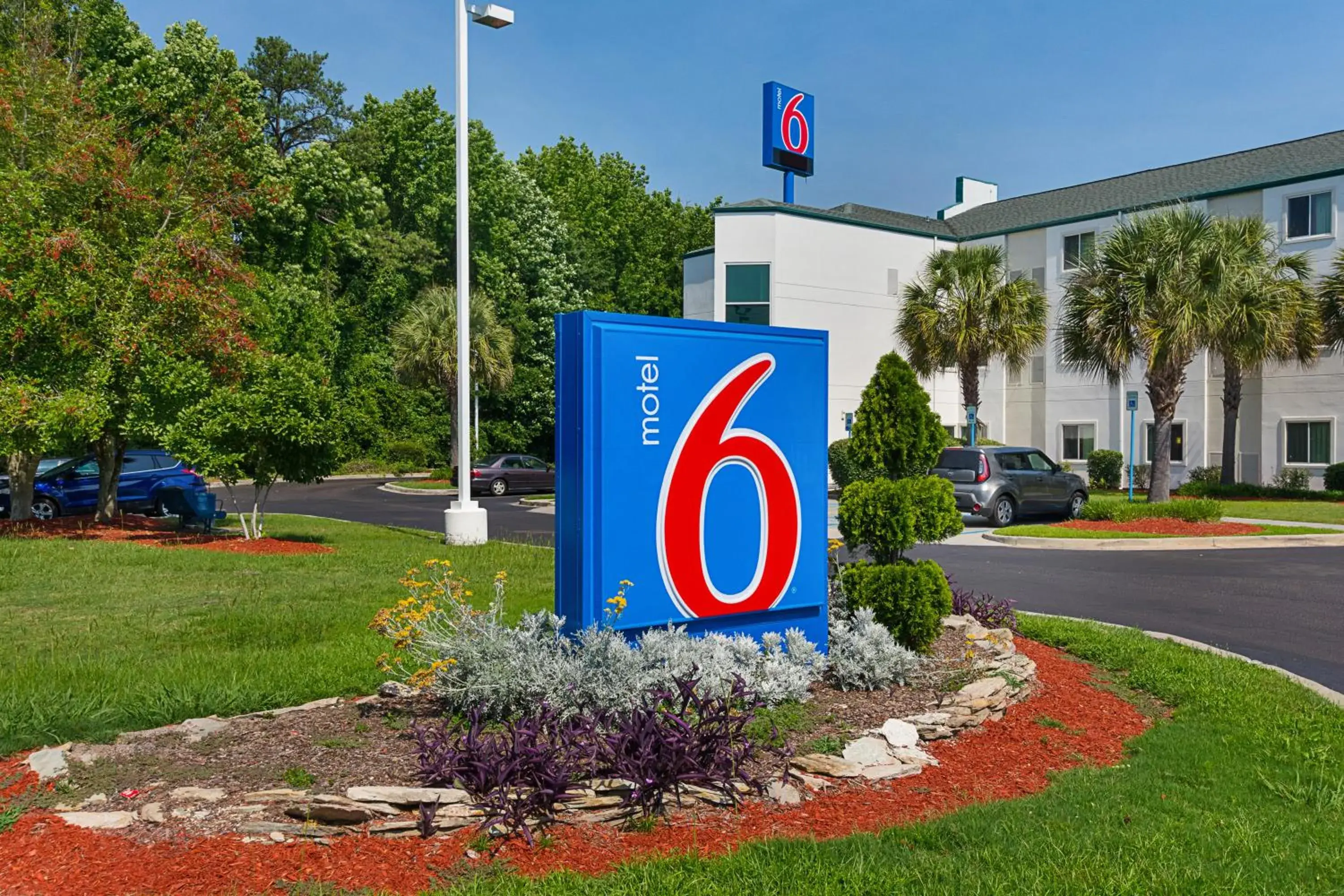 Facade/entrance in Motel 6-Columbia, SC - Fort Jackson Area