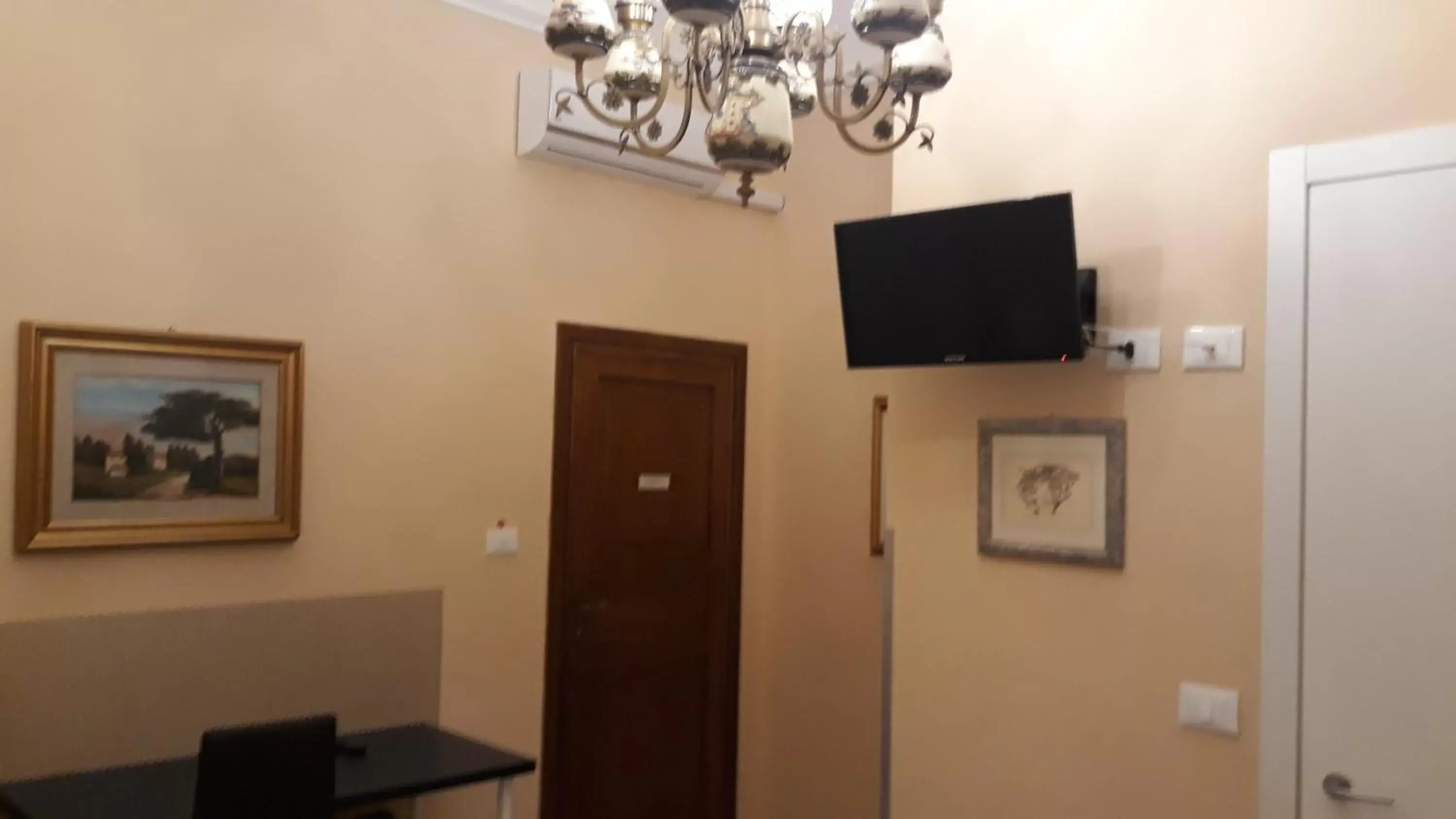 TV and multimedia, TV/Entertainment Center in Villa Matilde