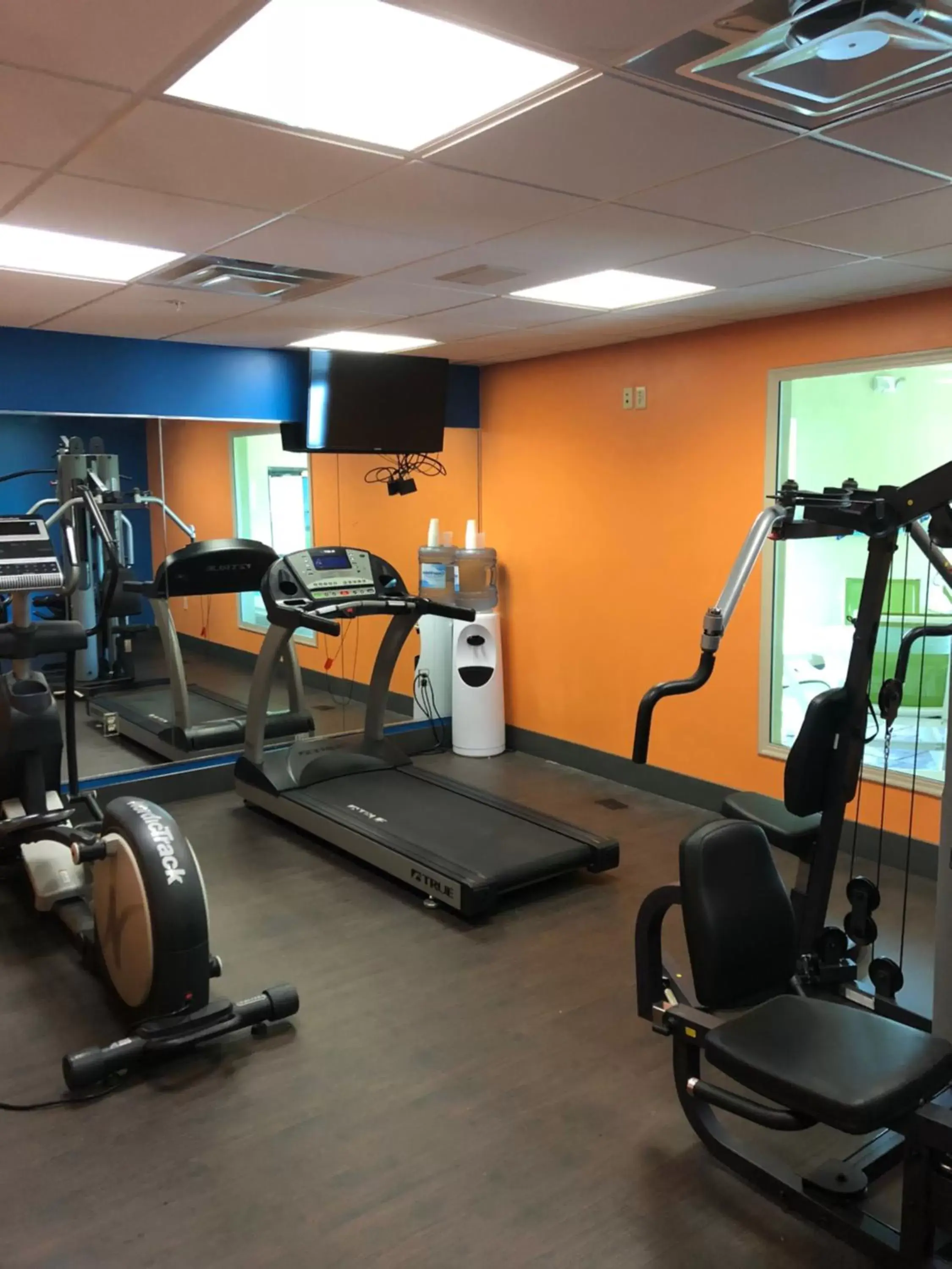 Fitness centre/facilities, Fitness Center/Facilities in Countryview Inn & Suites