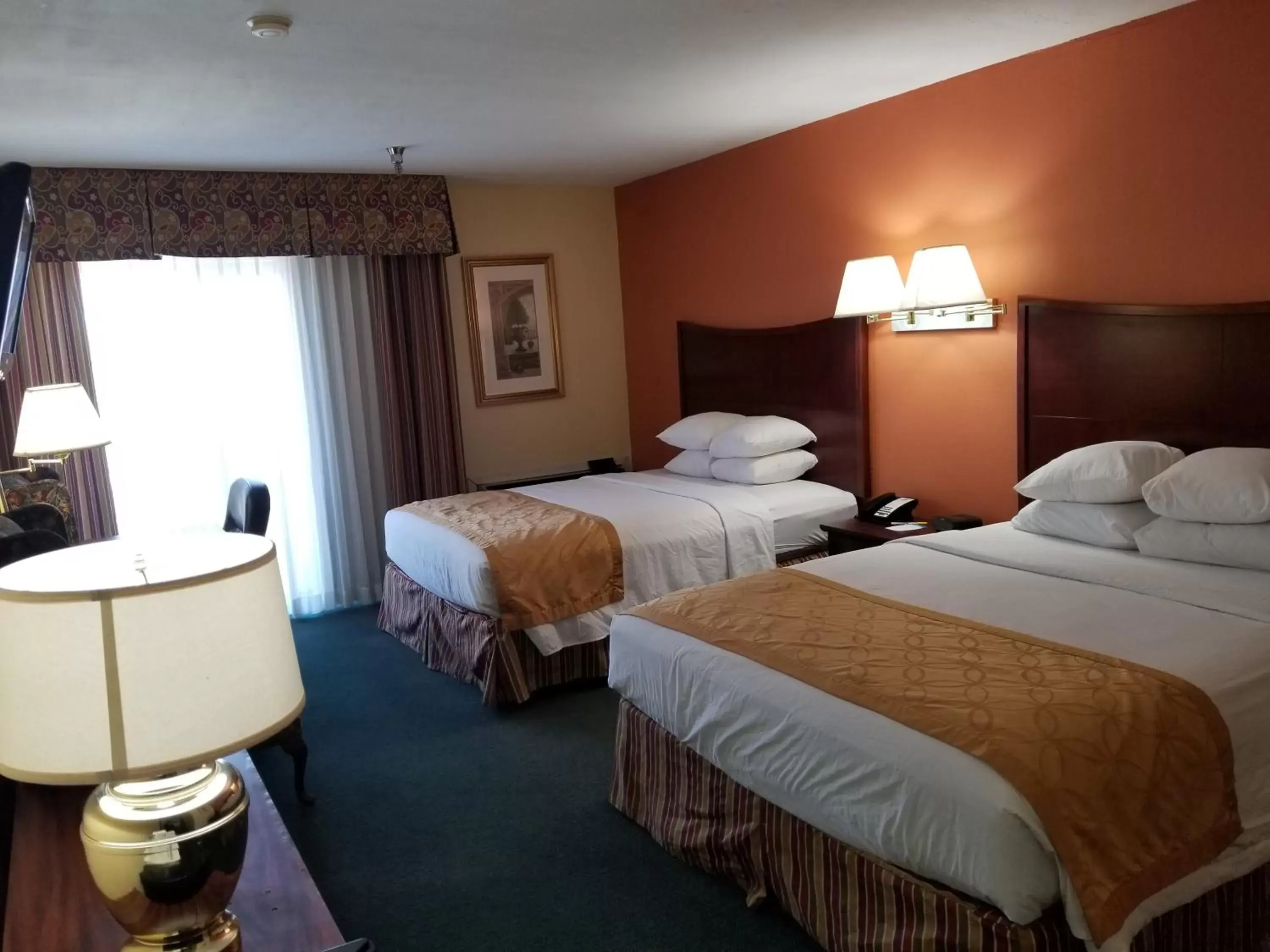 Bed in Days Inn & Suites by Wyndham Red Rock-Gallup