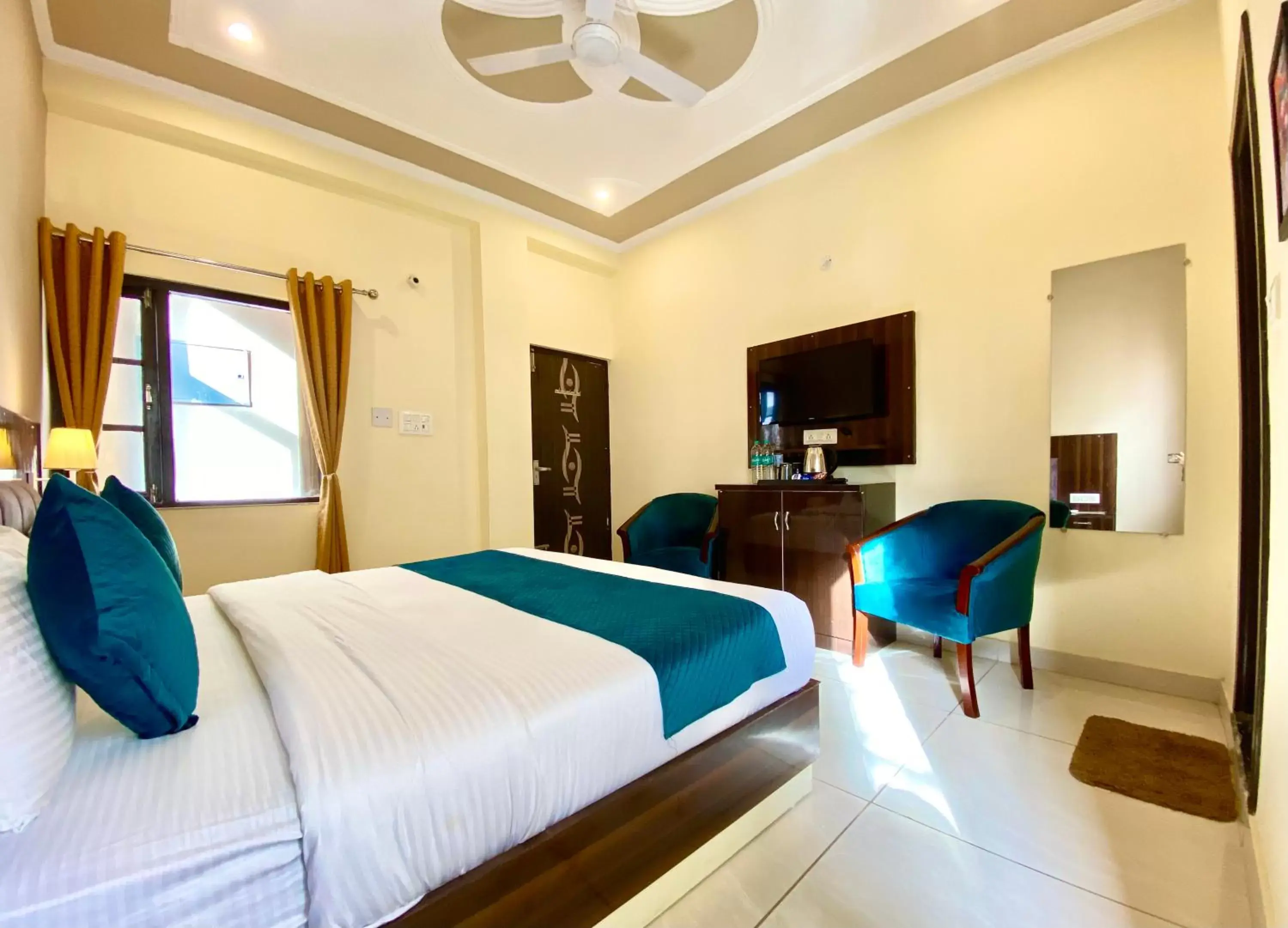 hair dresser, Bed in Tapovan New Residency - 5 minutes walk to Laxman jhula hair dresser, Bed in Tapovan New Residency - 5 minutes walk to Laxman jhula