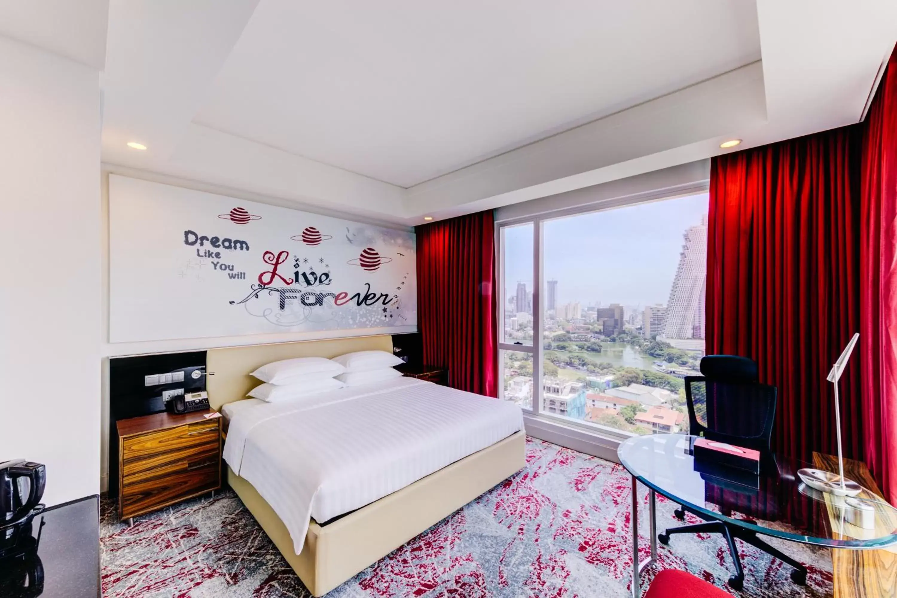 Photo of the whole room, Bed in Cinnamon Red Colombo Photo of the whole room, Bed in Cinnamon Red Colombo