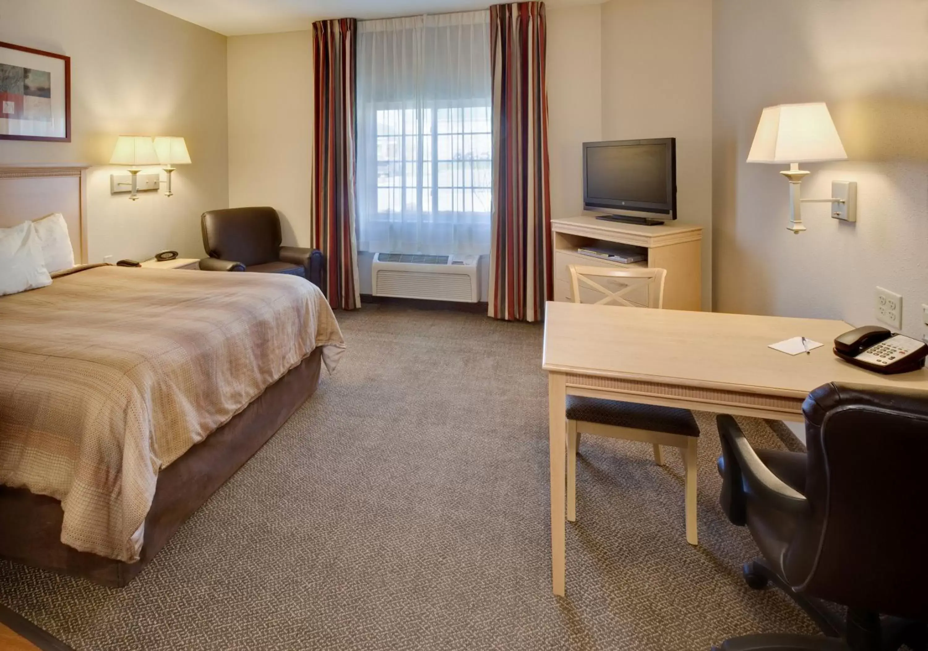 Photo of the whole room, Bed in Candlewood Suites - Peoria at Grand Prairie, an IHG Hotel