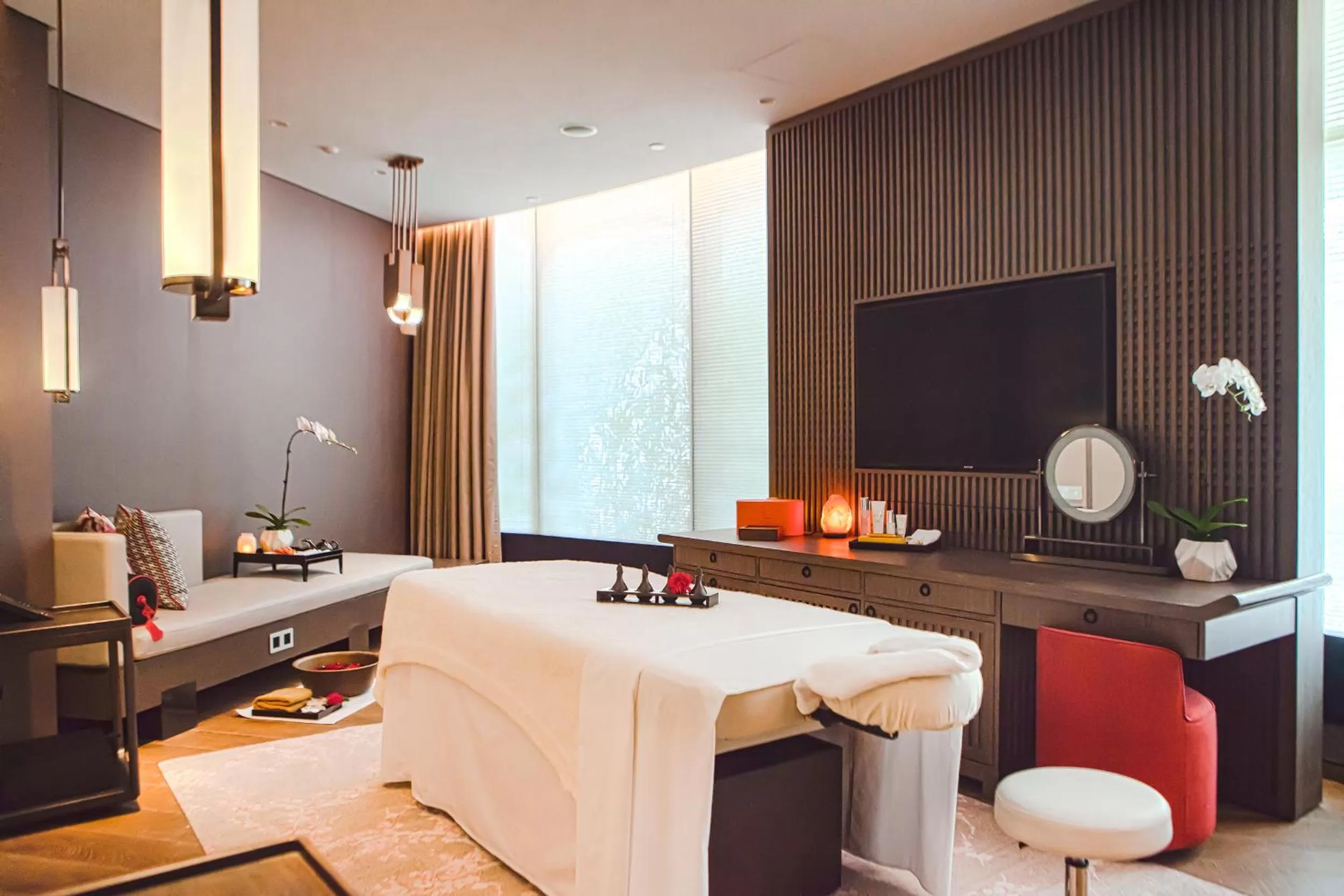 Spa and wellness centre/facilities, Bed in Jumeirah Guangzhou