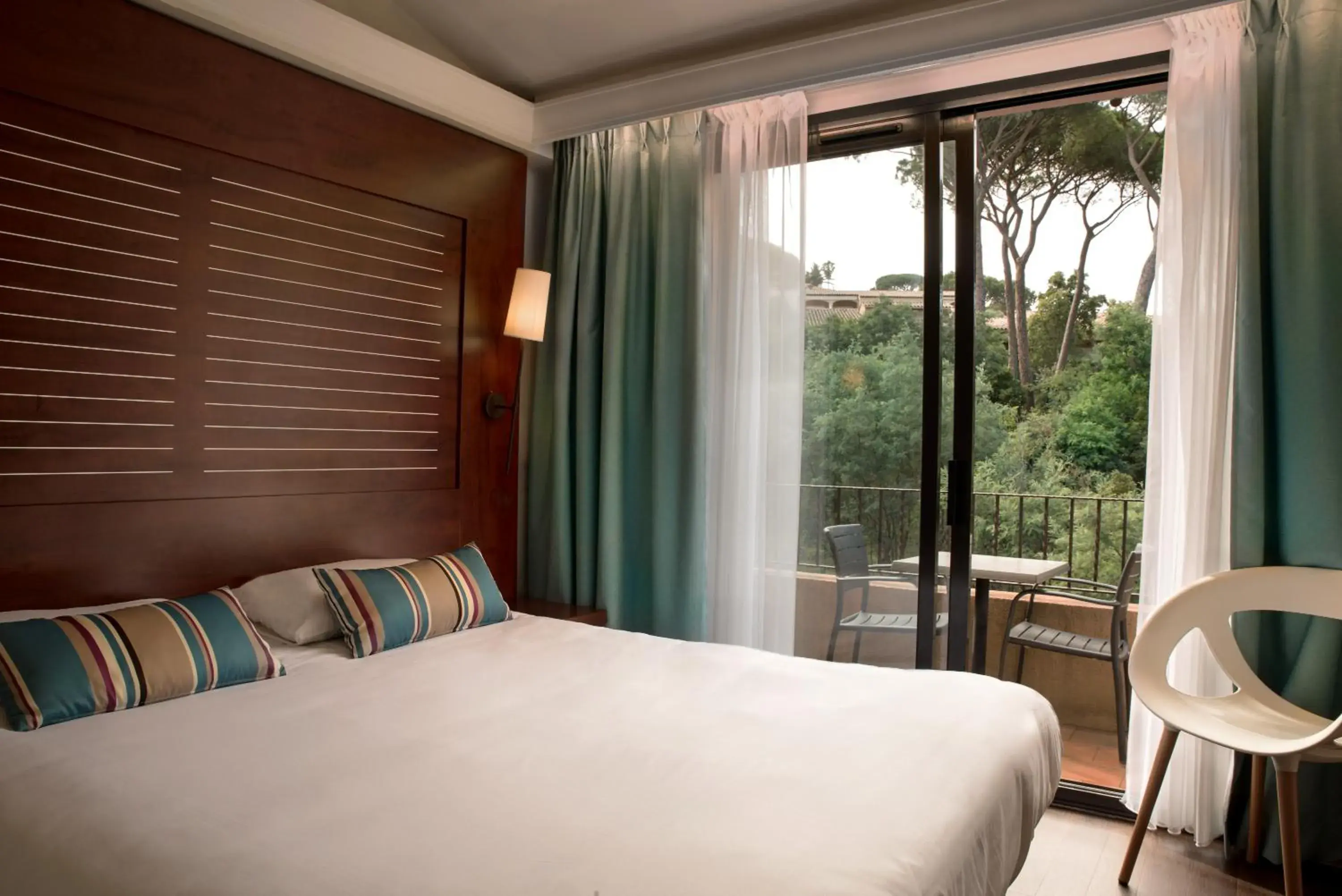 Bedroom, Bed in HÃ´tel Les Jardins De Sainte-Maxime