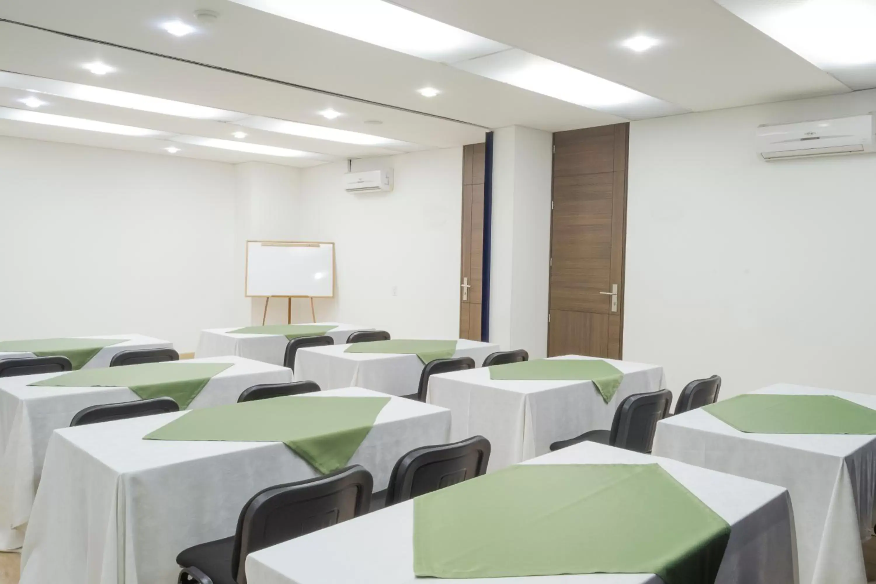 Business facilities, Business Area/Conference Room in Apartamentos Regency La Feria