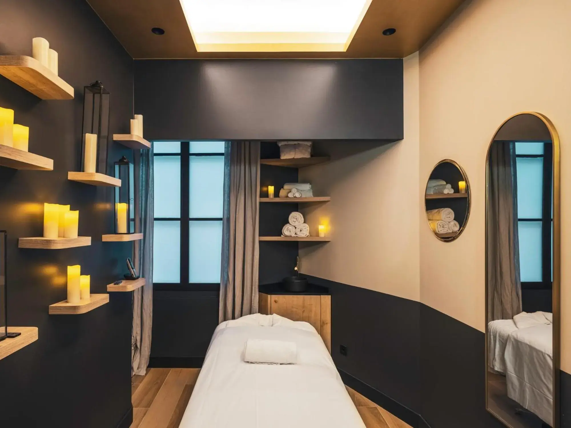 Massage, Bed in Dandy Hotel & Kitchen Massage, Bed in Dandy Hotel & Kitchen