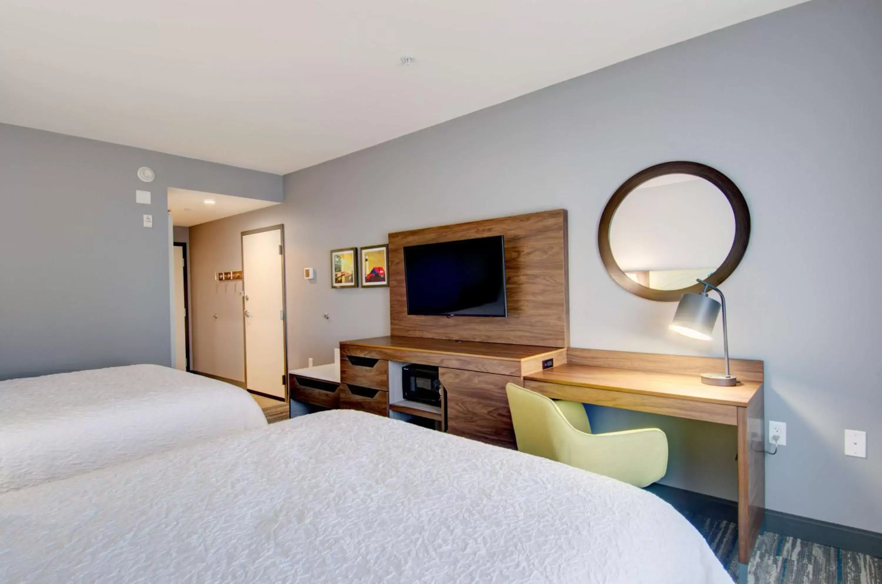 Bedroom, Bed in Hampton Inn & Suites Portland West