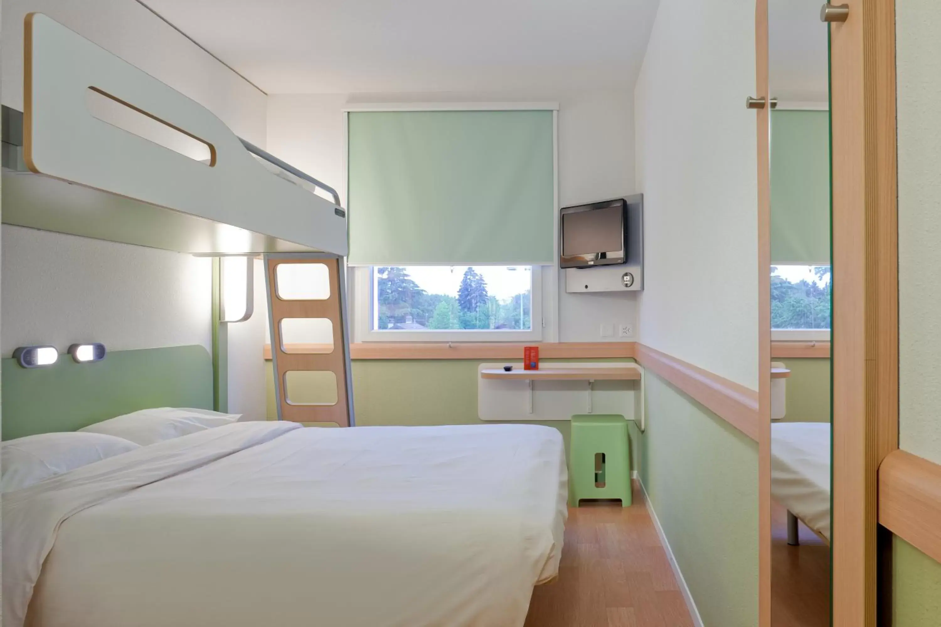 Photo of the whole room in ibis budget Genève Petit-Lancy