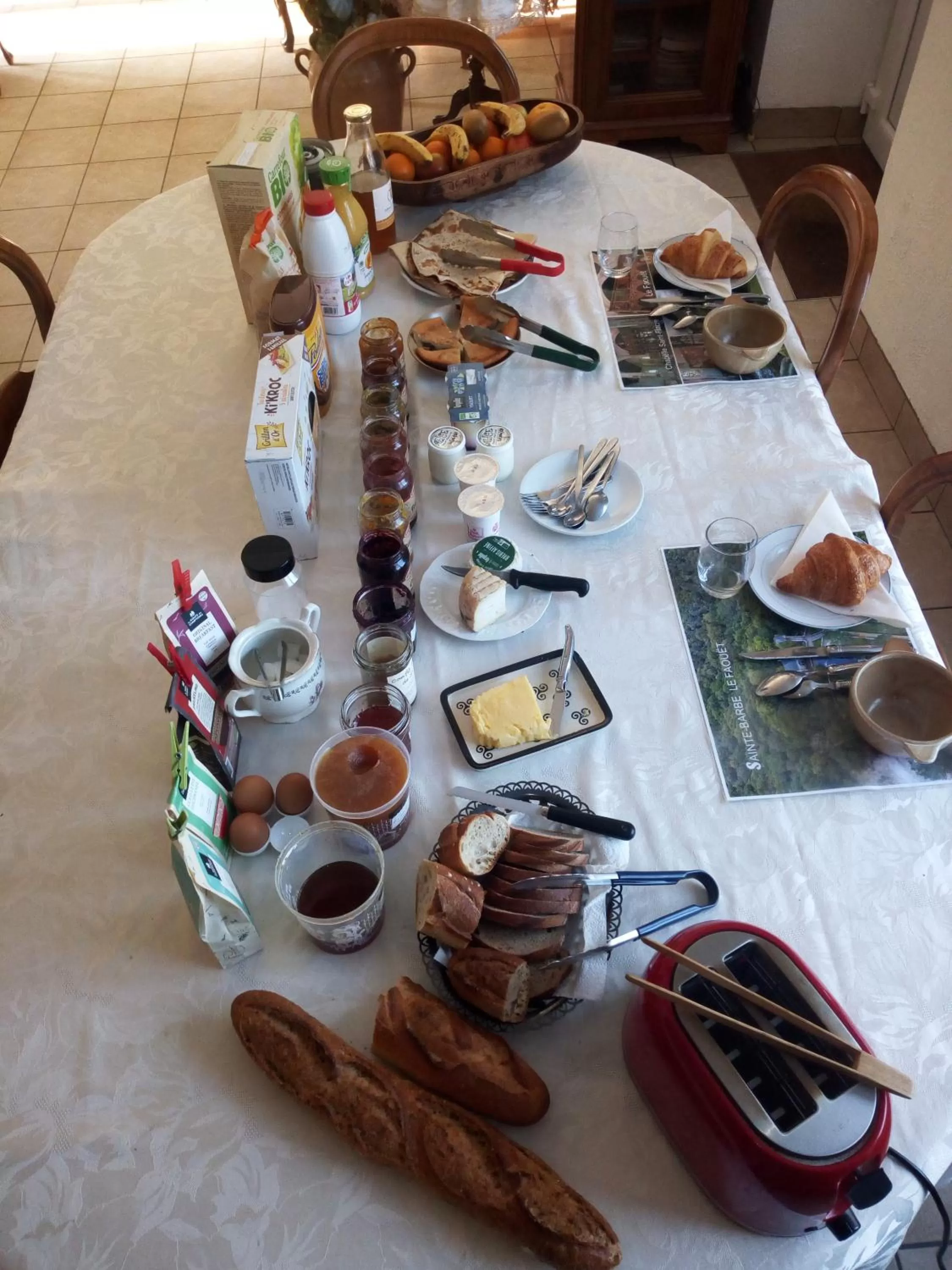 Breakfast in LES DEUX RIVIERES - Chambres & Table d'Hôtes -