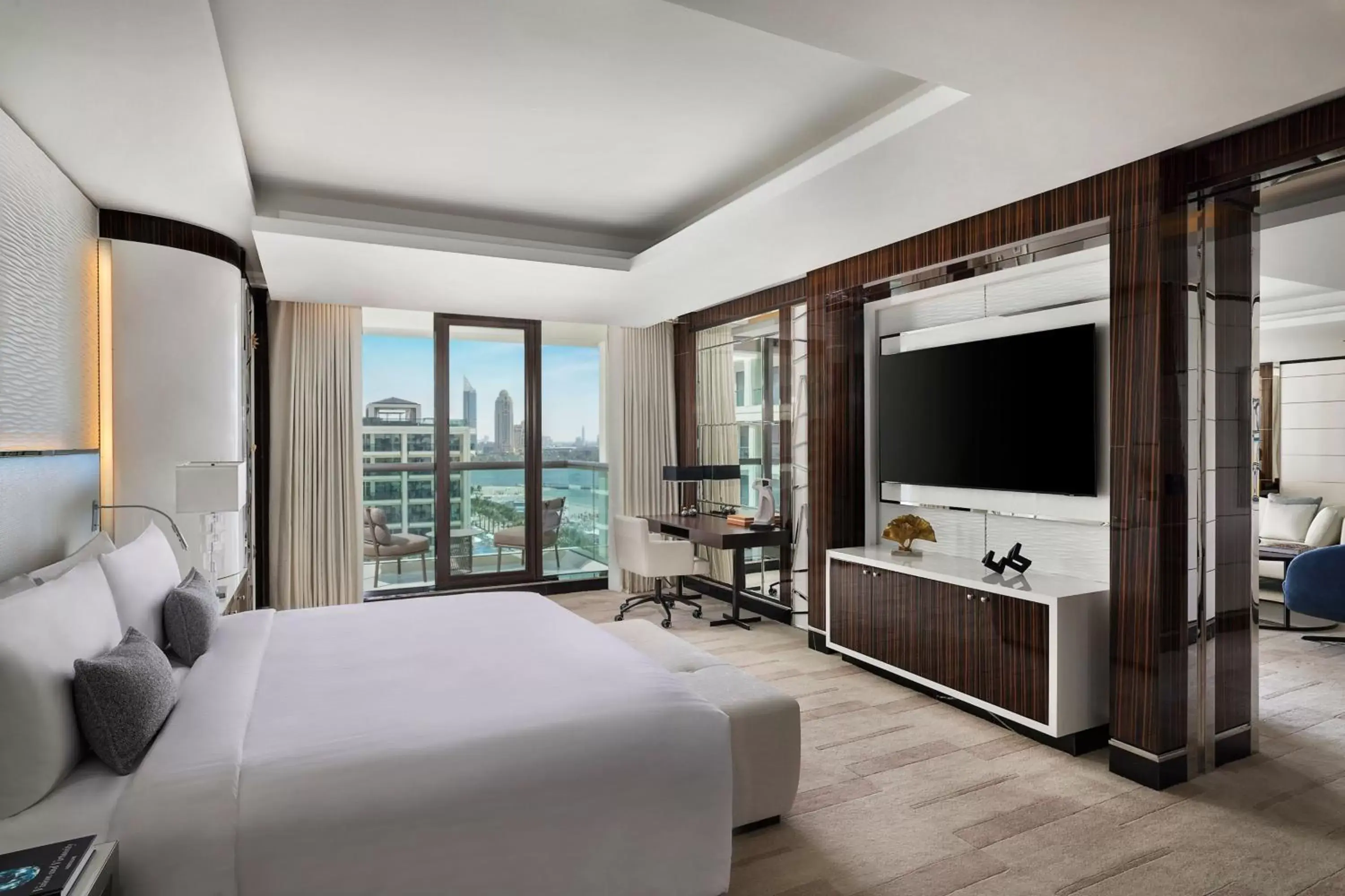 Photo of the whole room, TV/Entertainment Center in Marriott Resort Palm Jumeirah, Dubai