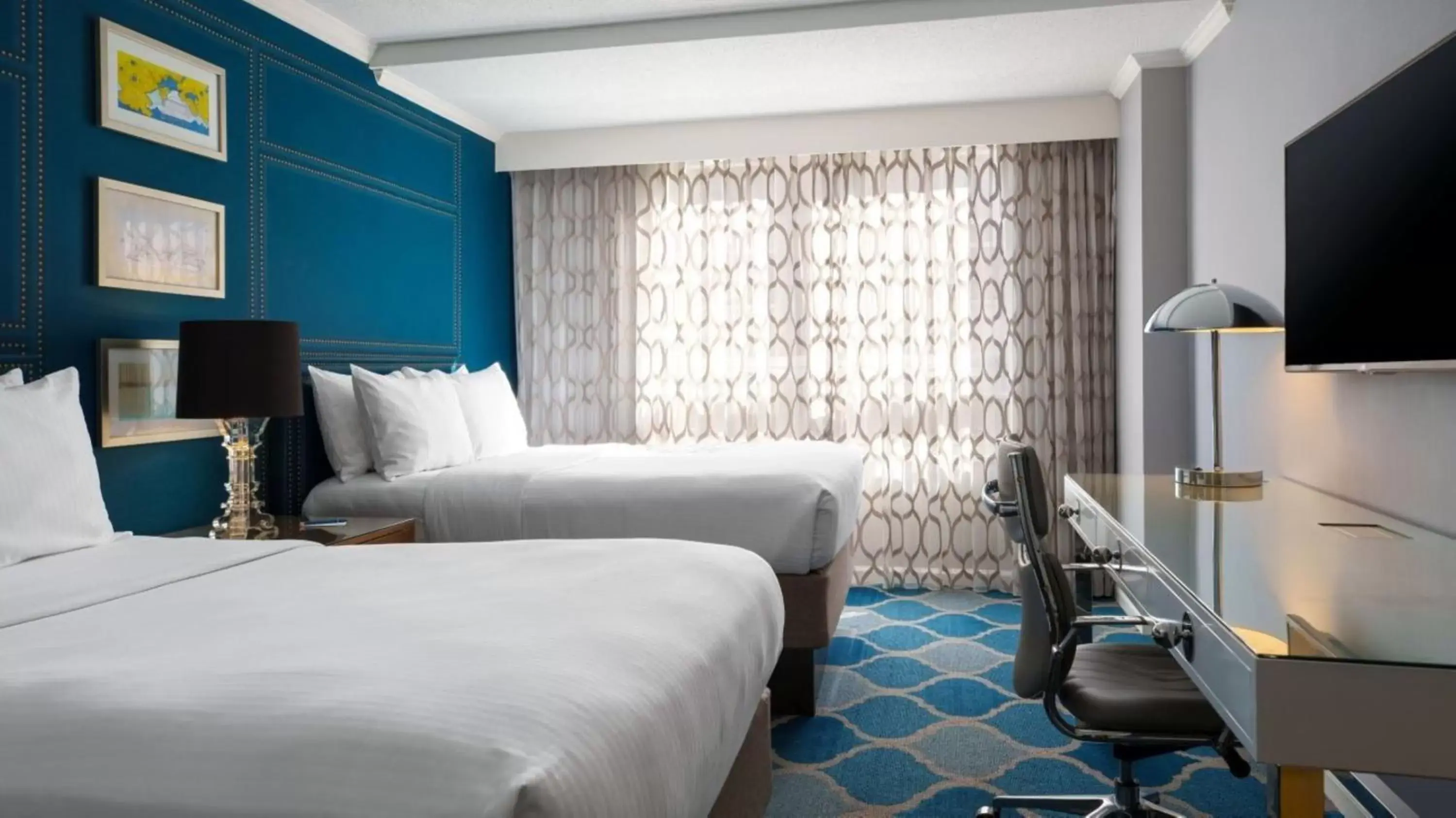 Bed in The Ven at Embassy Row, Washington, D.C., a Tribute Portfolio Hotel Bed in The Ven at Embassy Row, Washington, D.C., a Tribute Portfolio Hotel