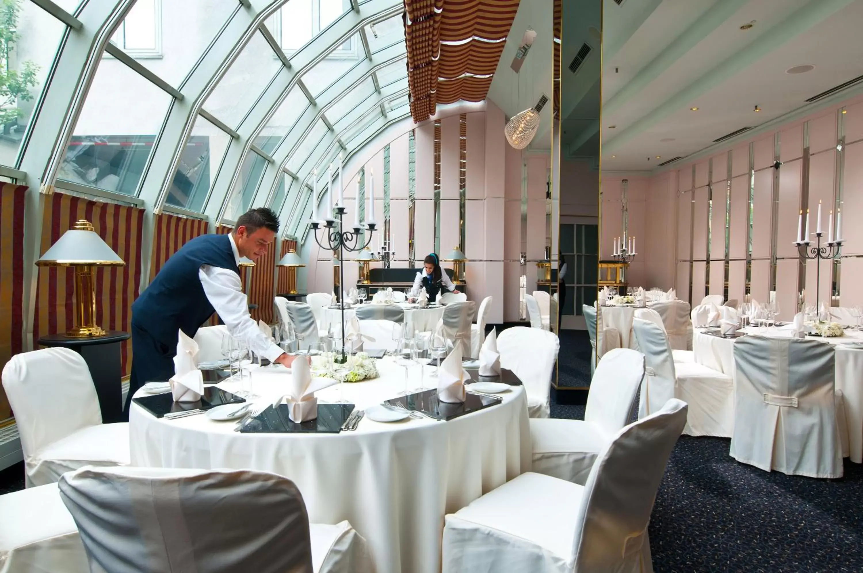 Restaurant/Places to Eat in Maritim Hotel München