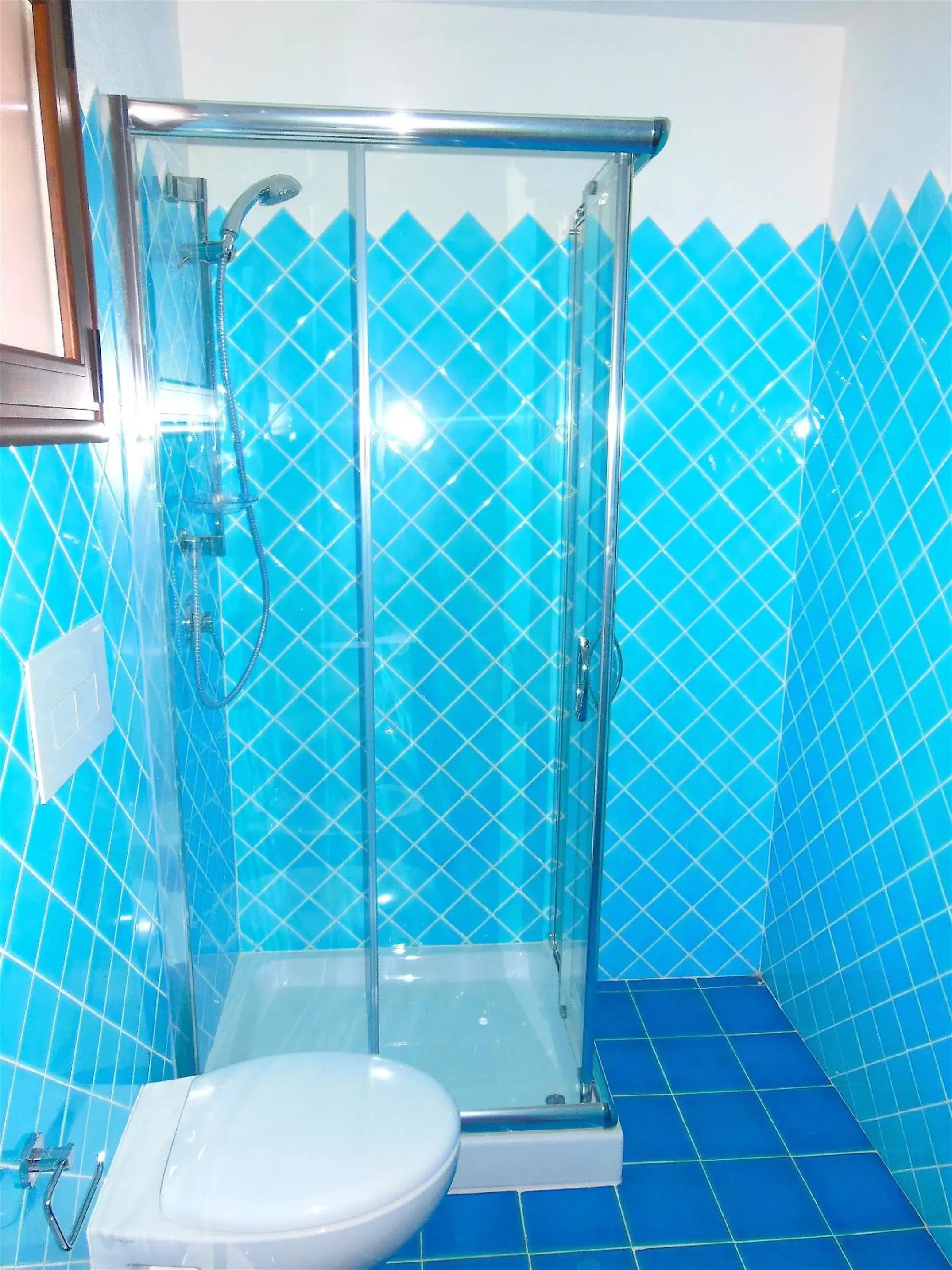 Shower, Bathroom in QUADRIFOGLIO Affittacamere