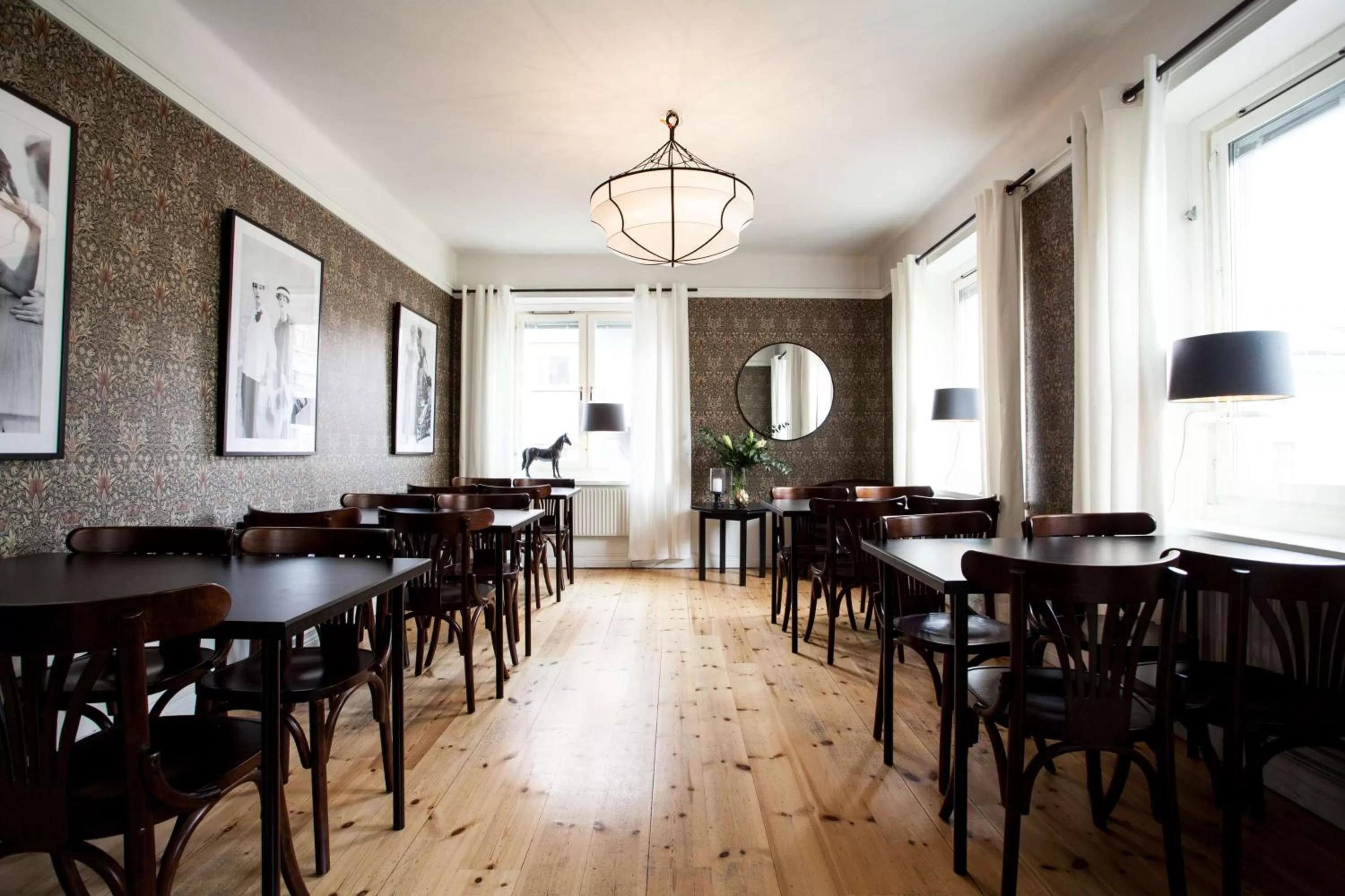 Restaurant/places to eat in Centric Hotel