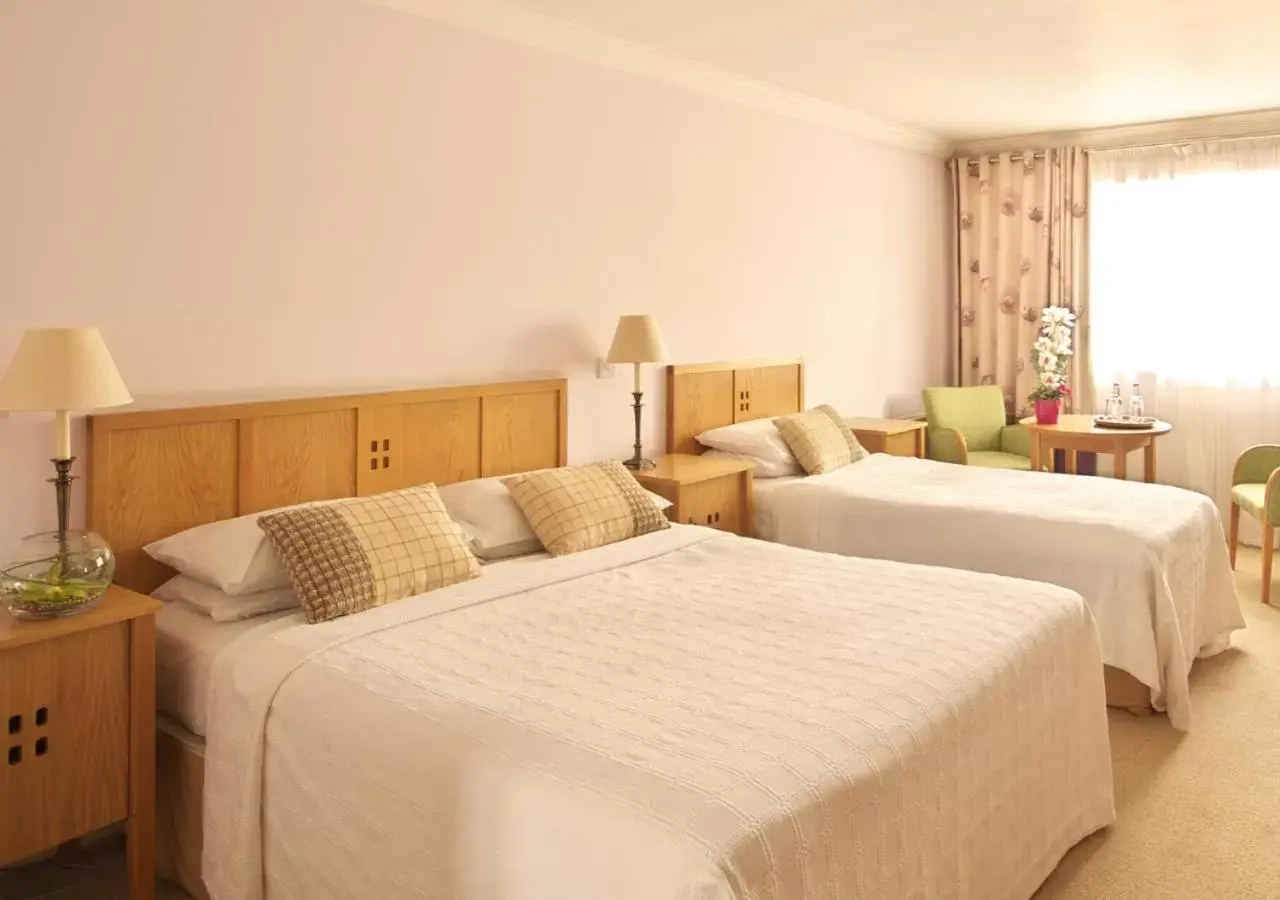 Bedroom, Bed in Castle Hotel Macroom