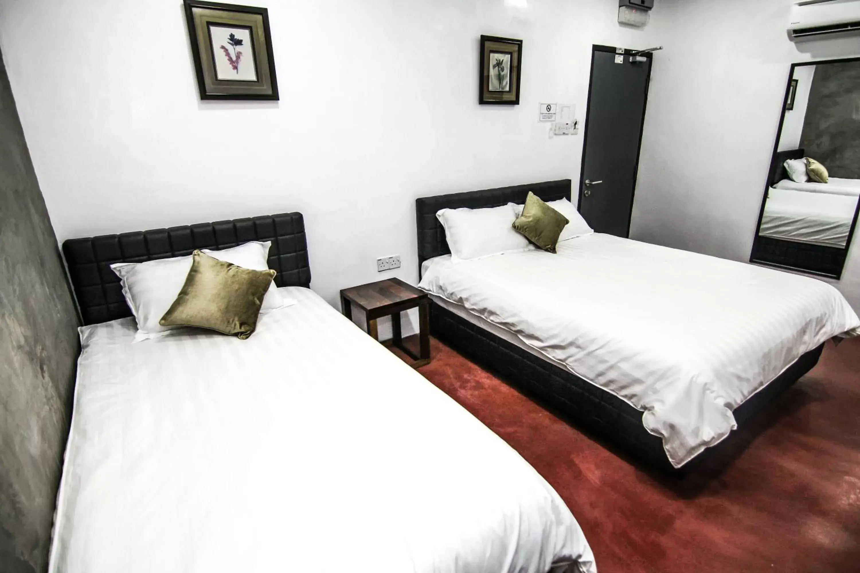 Photo of the whole room, Bed in Rock Wood Hotel