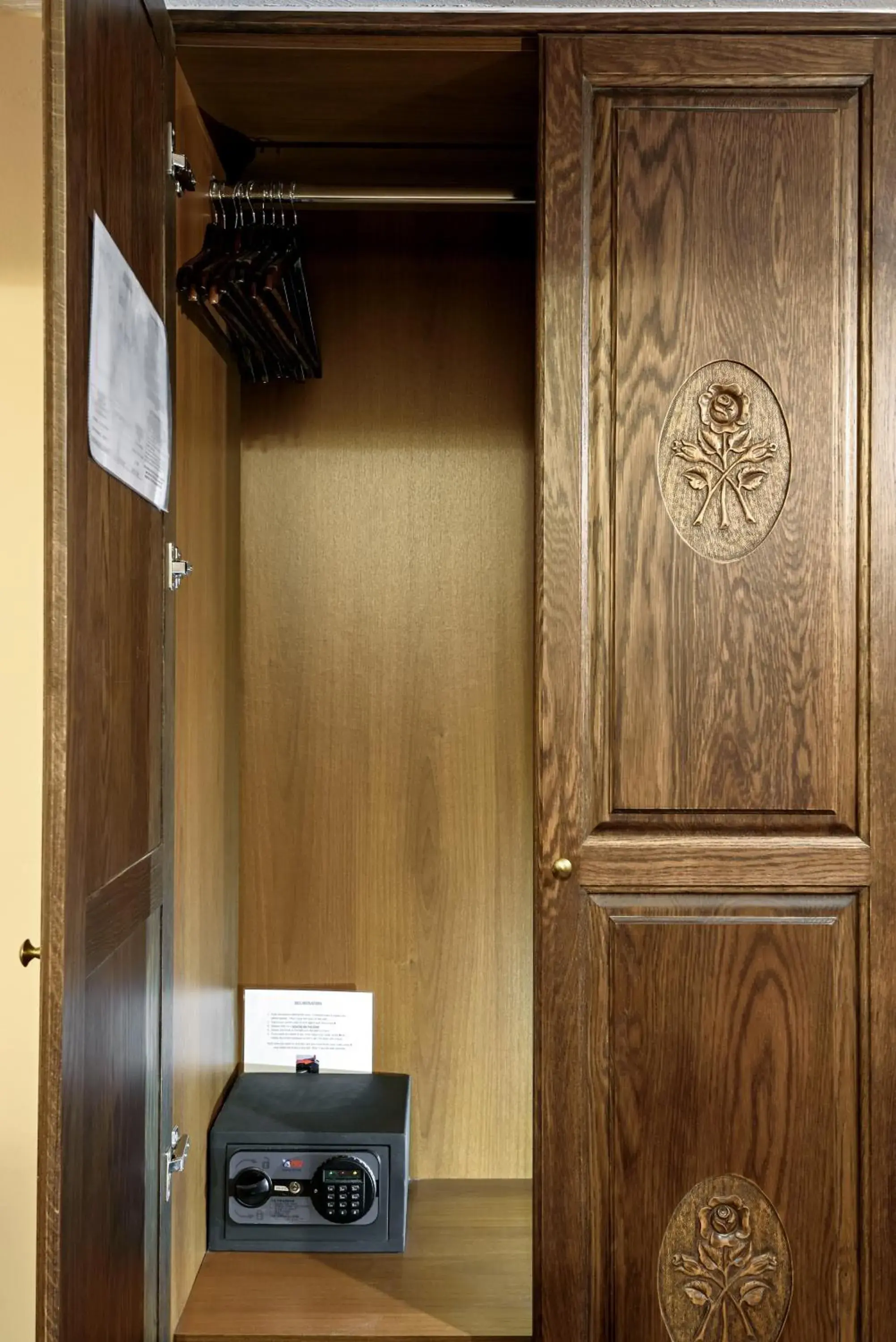 safe, Bathroom in Porto Del Colombo Traditional Boutique Hotel