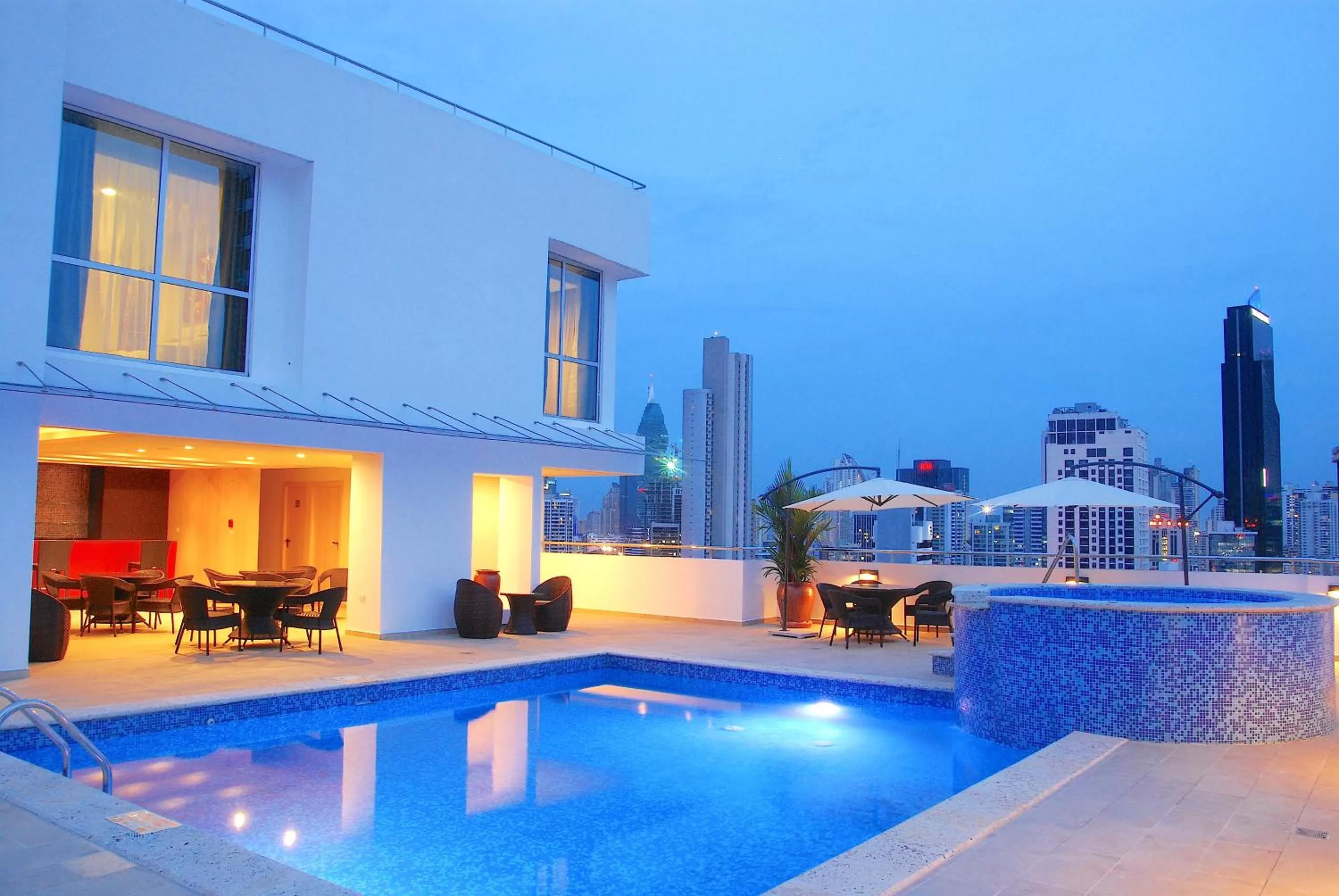 Swimming pool in Tryp by Wyndham Panama Centro