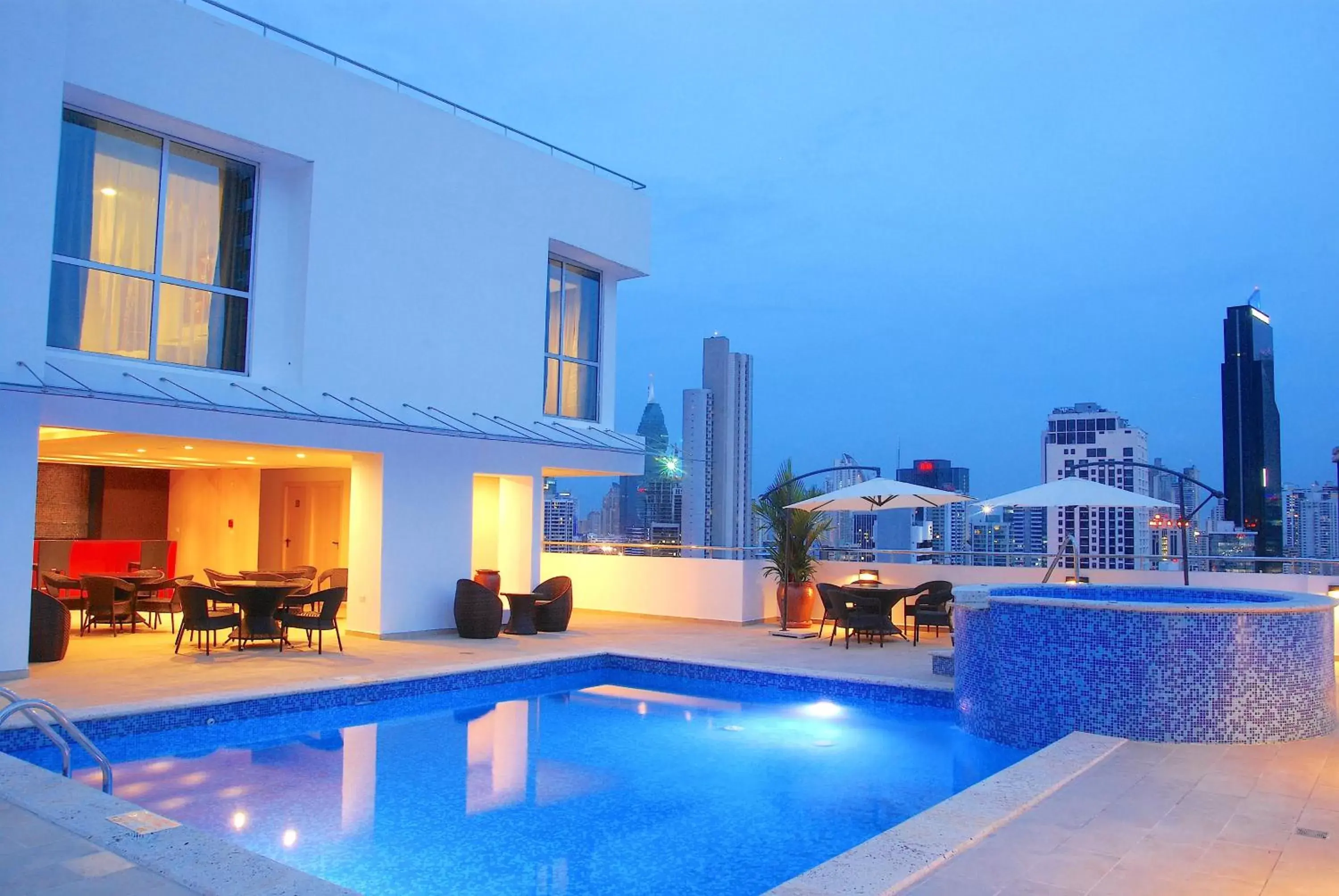 Swimming pool in Tryp by Wyndham Panama Centro Swimming pool in Tryp by Wyndham Panama Centro