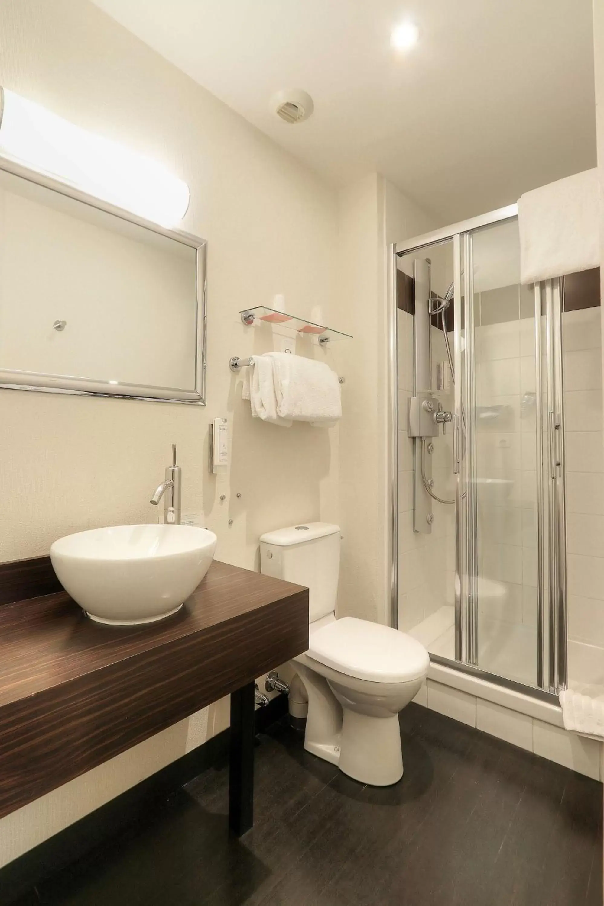 Bathroom in Best Western Brittany La Baule Centre