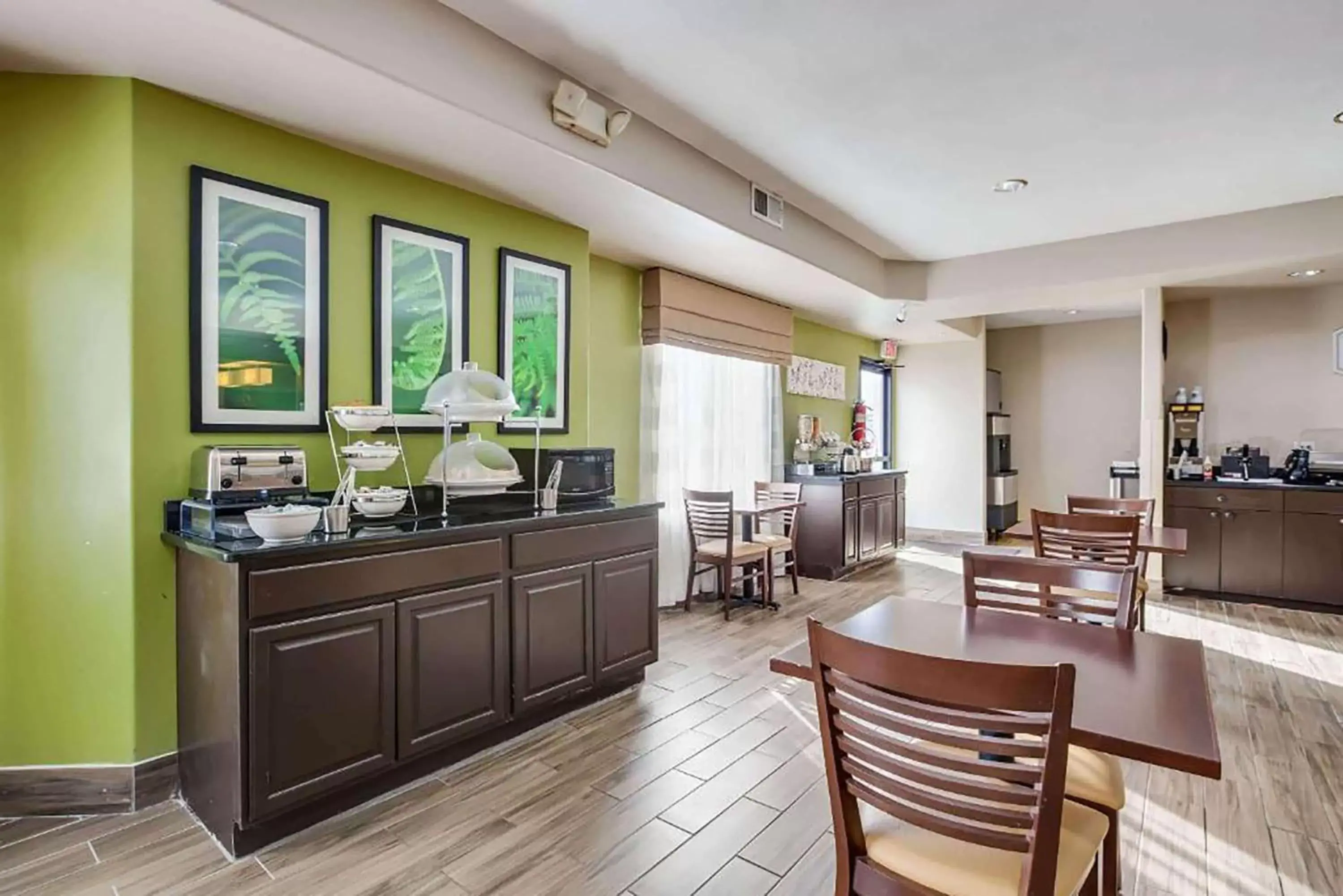 Restaurant/places to eat in Baymont by Wyndham Milan Restaurant/places to eat in Baymont by Wyndham Milan