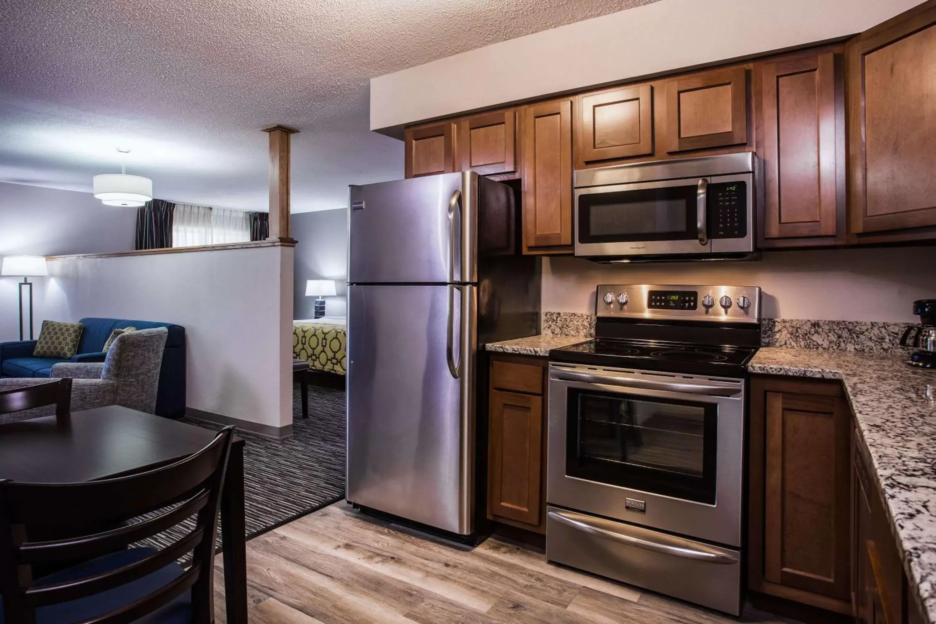 Photo of the whole room, Kitchen/Kitchenette in Baymont by Wyndham Madison West/Middleton WI West