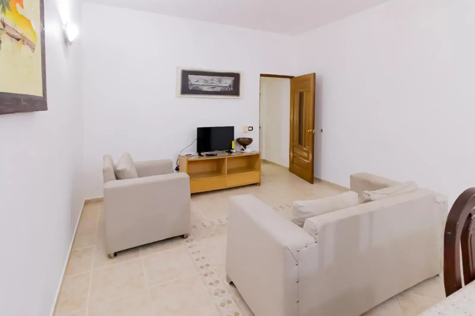 Living room, TV/Entertainment Center in Hotel Villa Capri