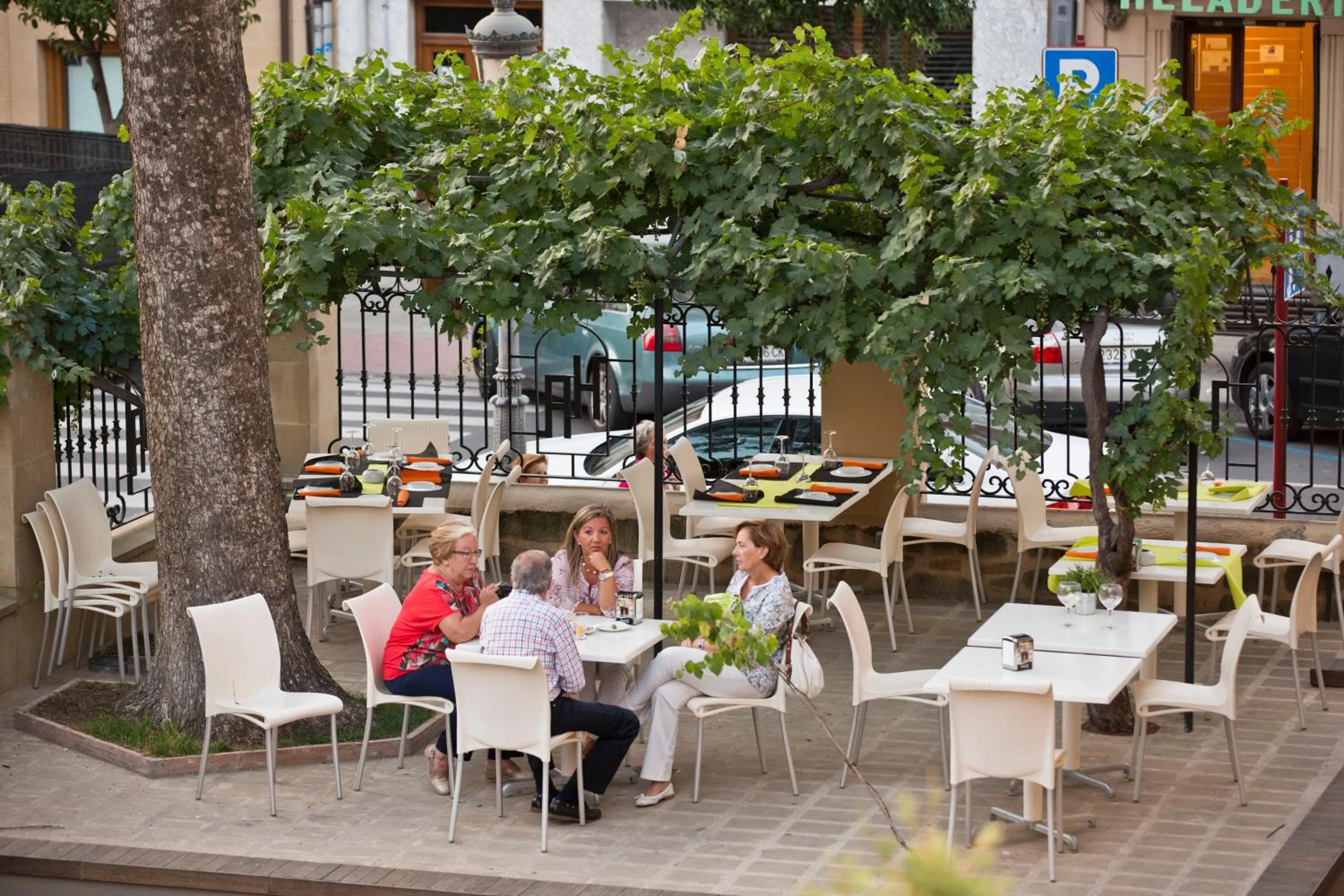 People in Hotel Arrope