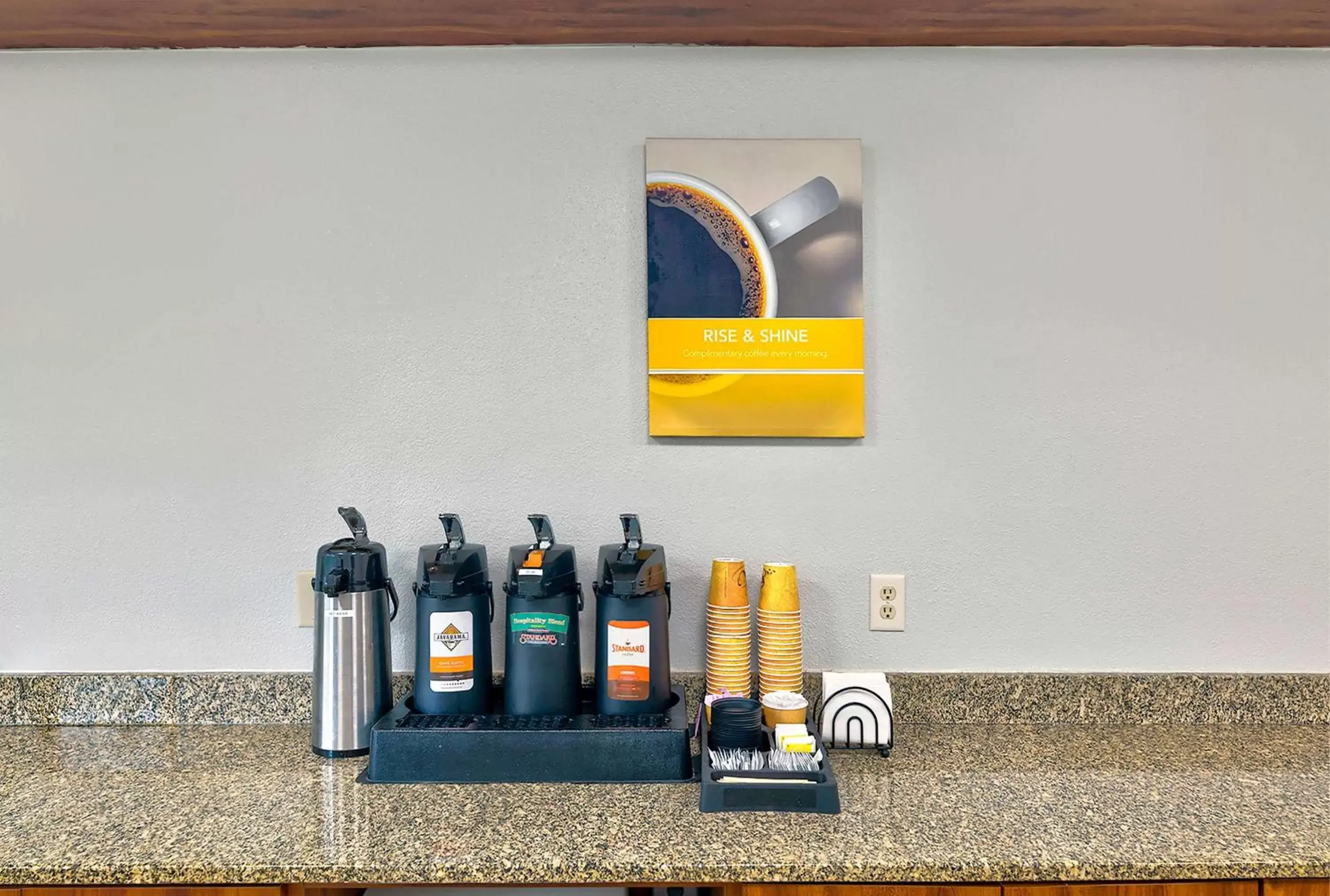Restaurant/places to eat in Motel 6-Cedar Rapids, IA - Airport Restaurant/places to eat in Motel 6-Cedar Rapids, IA - Airport