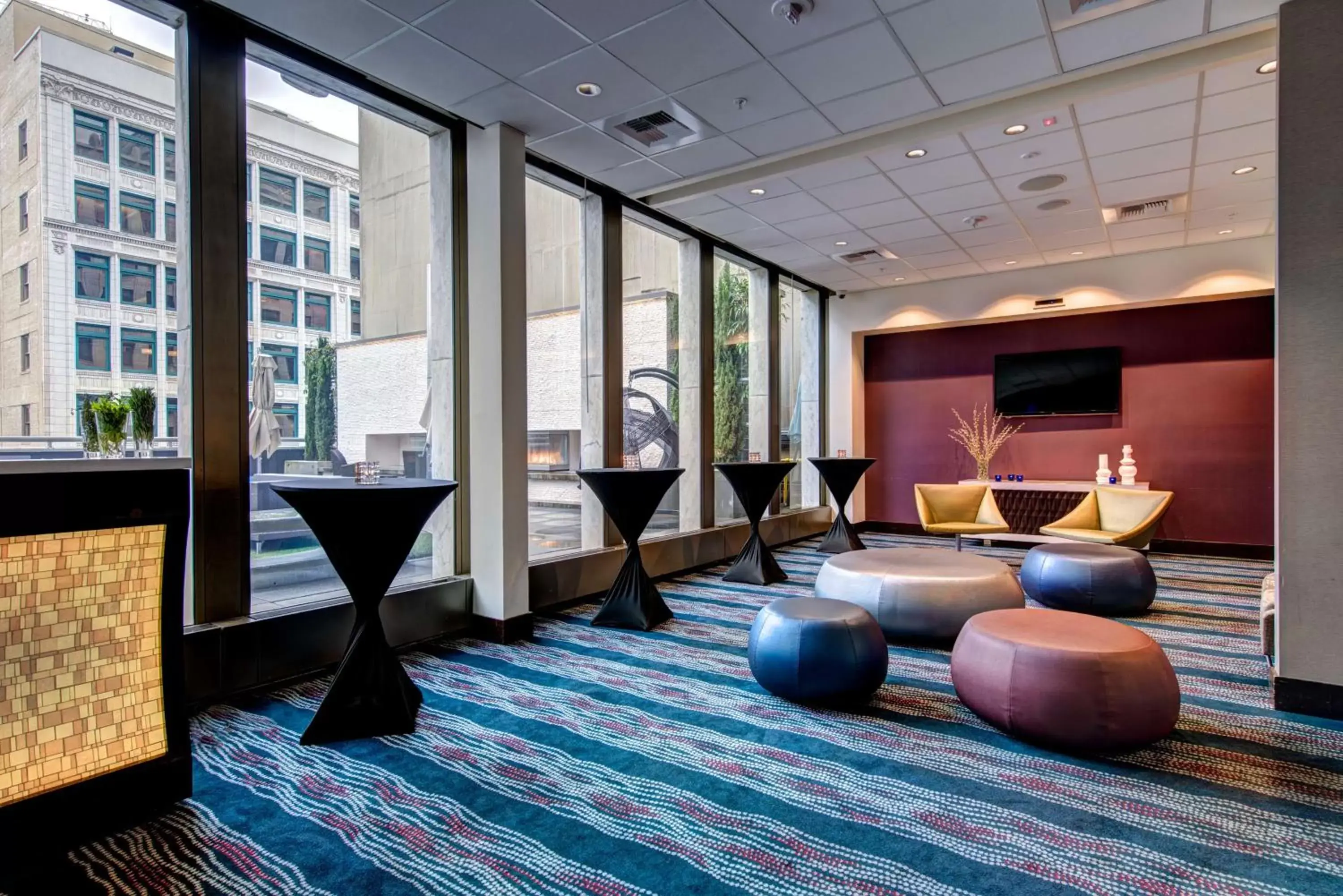 Dining area in Hilton Motif Seattle