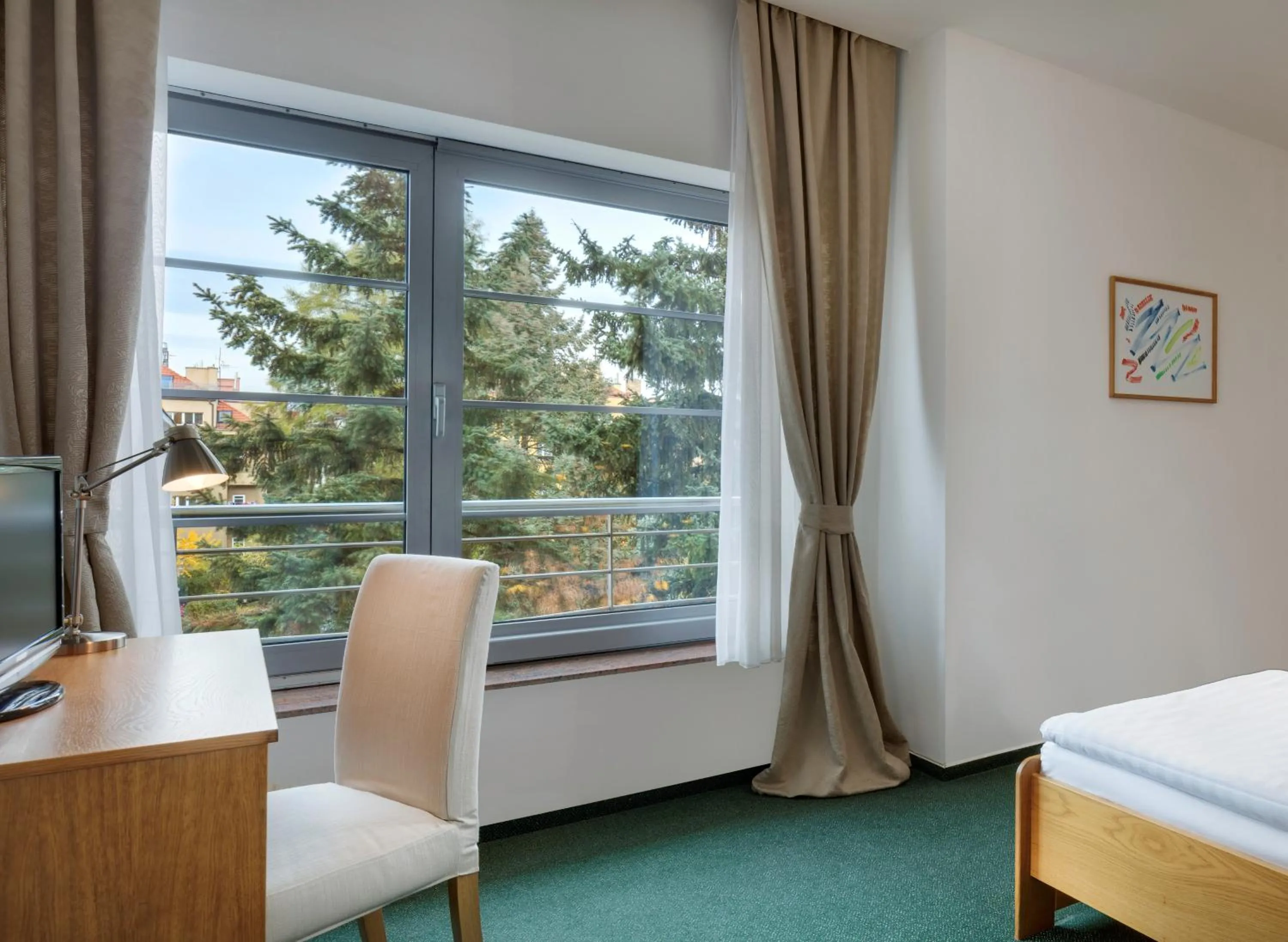 Garden view, Bed in Hotel Oya