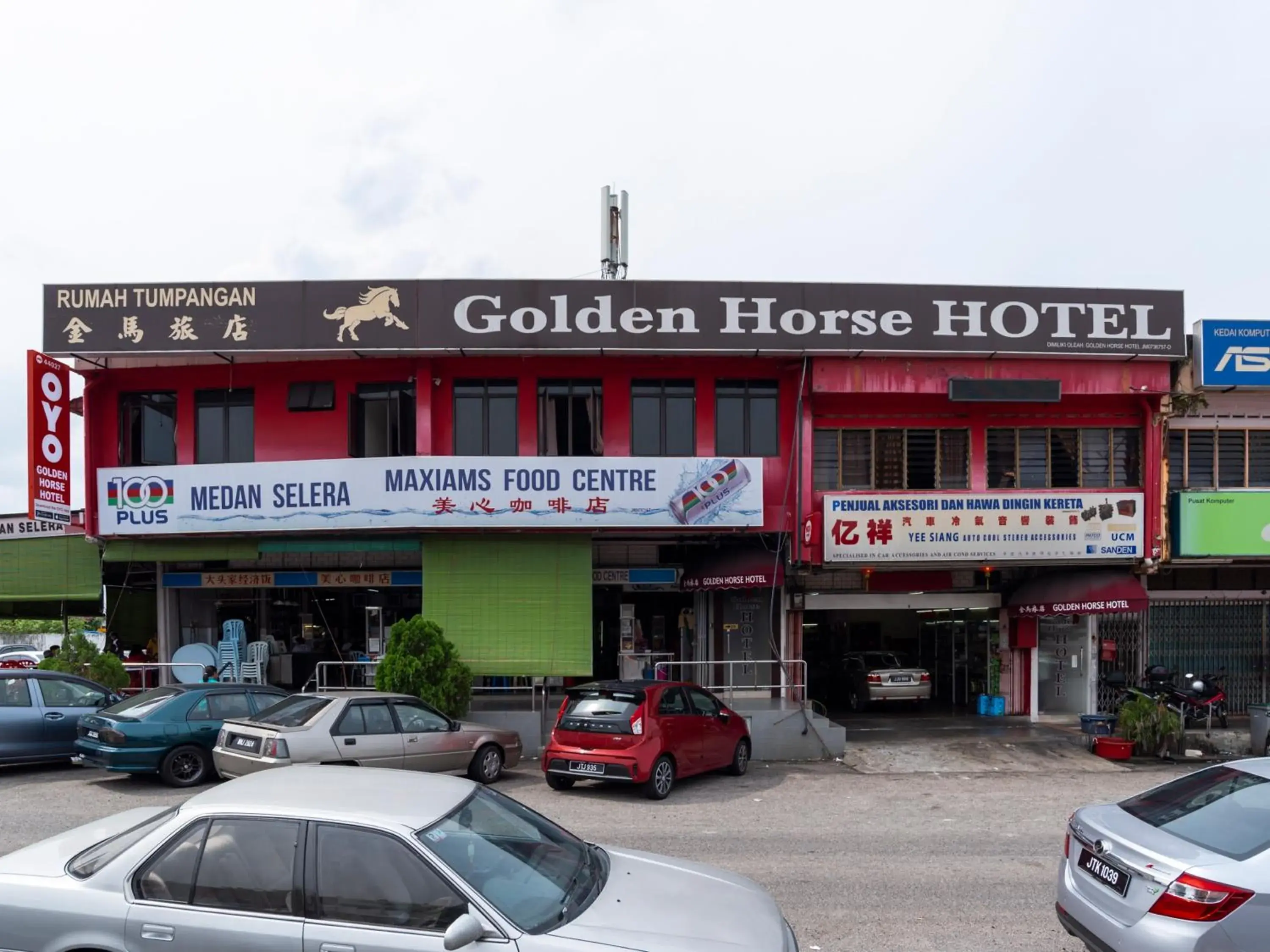 Facade/entrance, Property Building in OYO 44027 Golden Horse Hotel