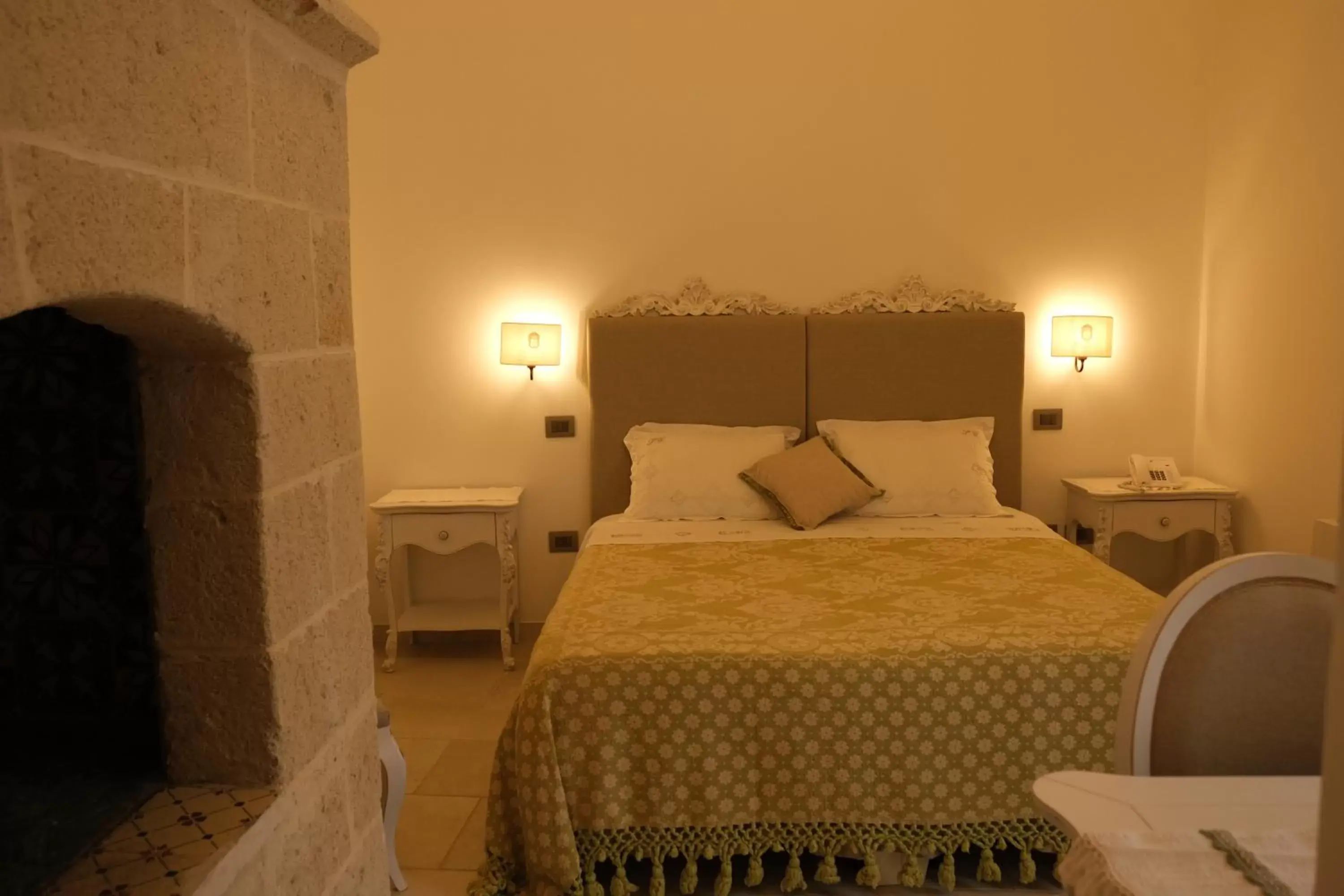 Bed in PLAZACARRISI HOTEL & SPA