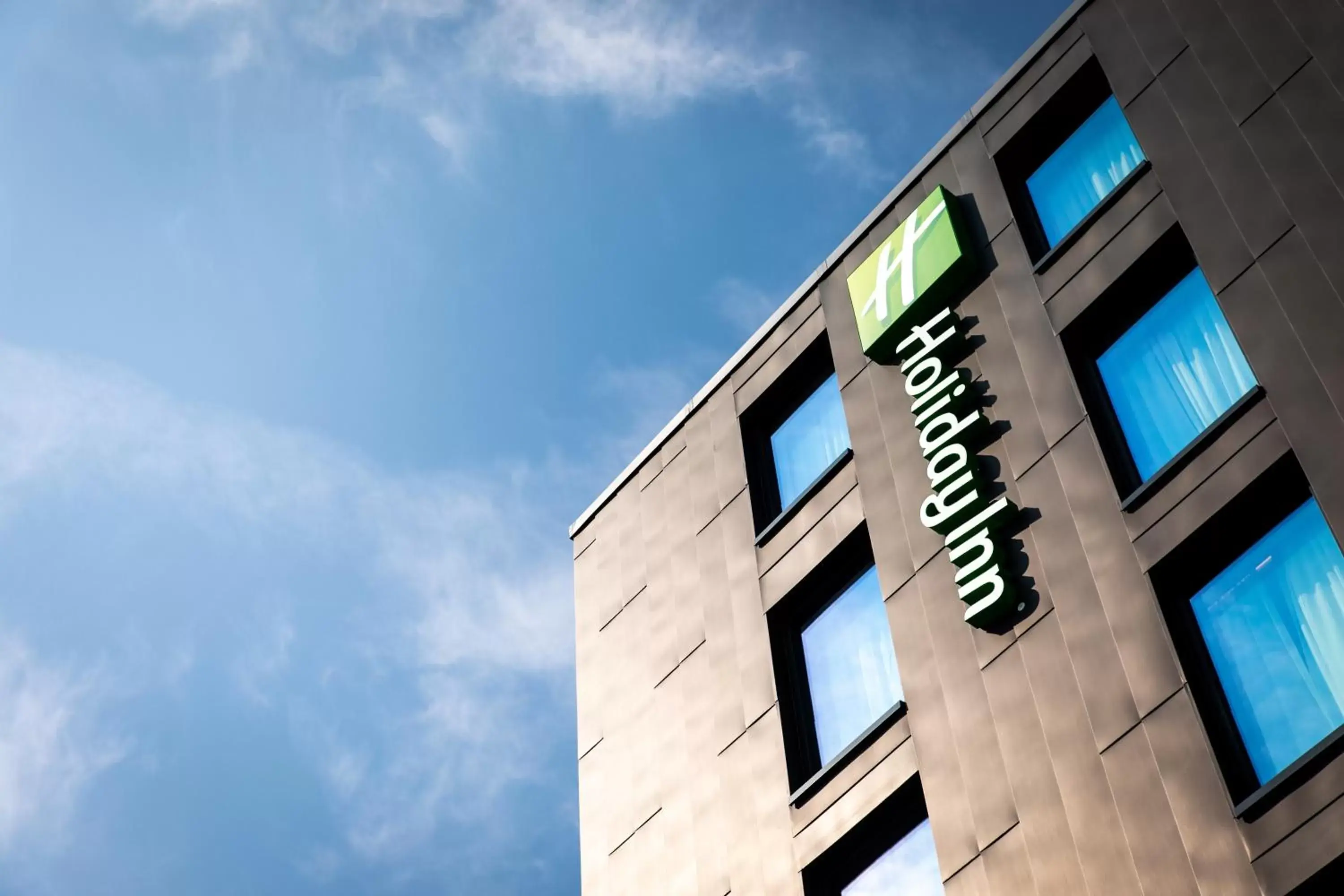 Property Building in Holiday Inn London Heathrow - Bath Road, an IHG Hotel