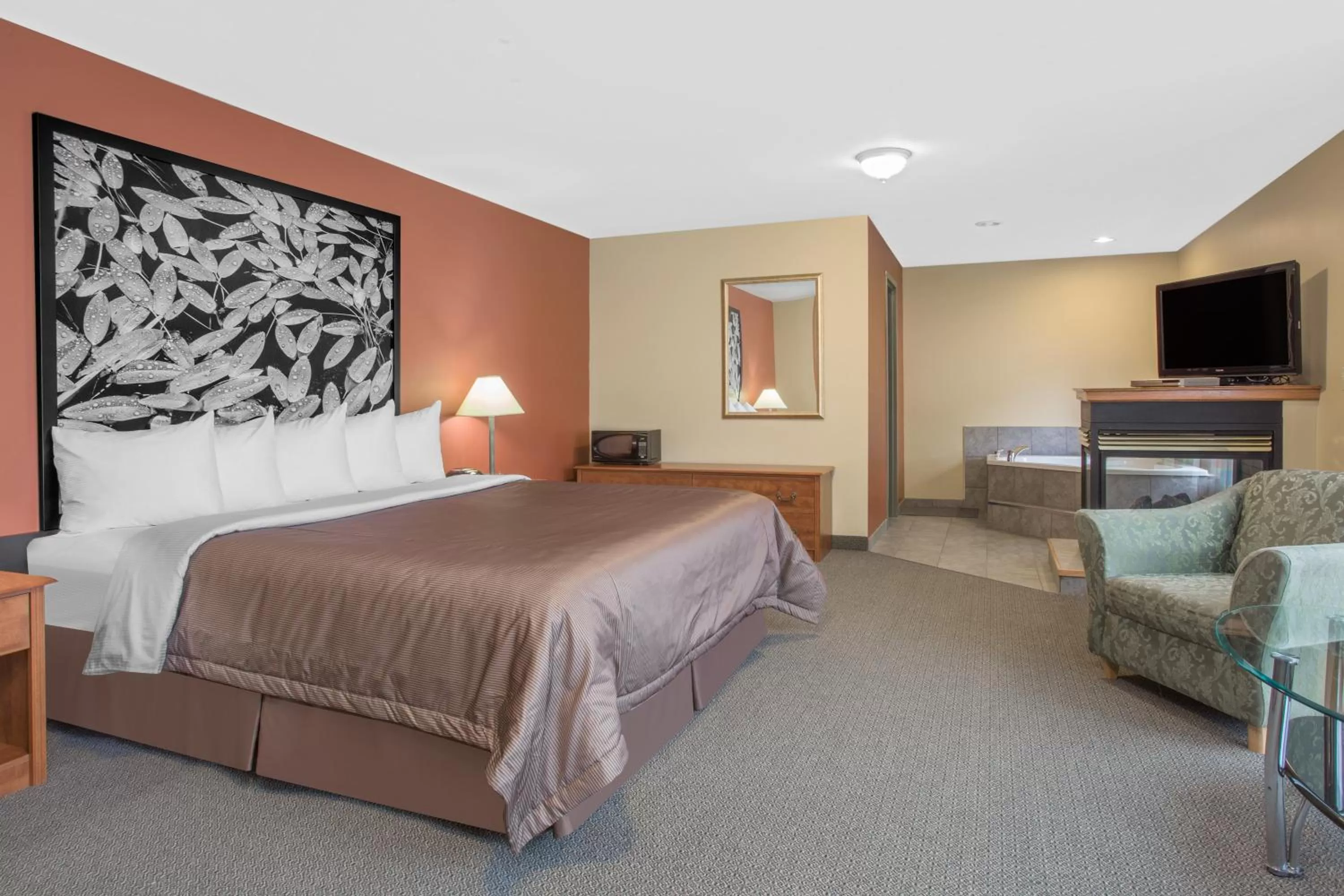 King Suite - Non-Smoking in Super 8 by Wyndham Sault Ste Marie On