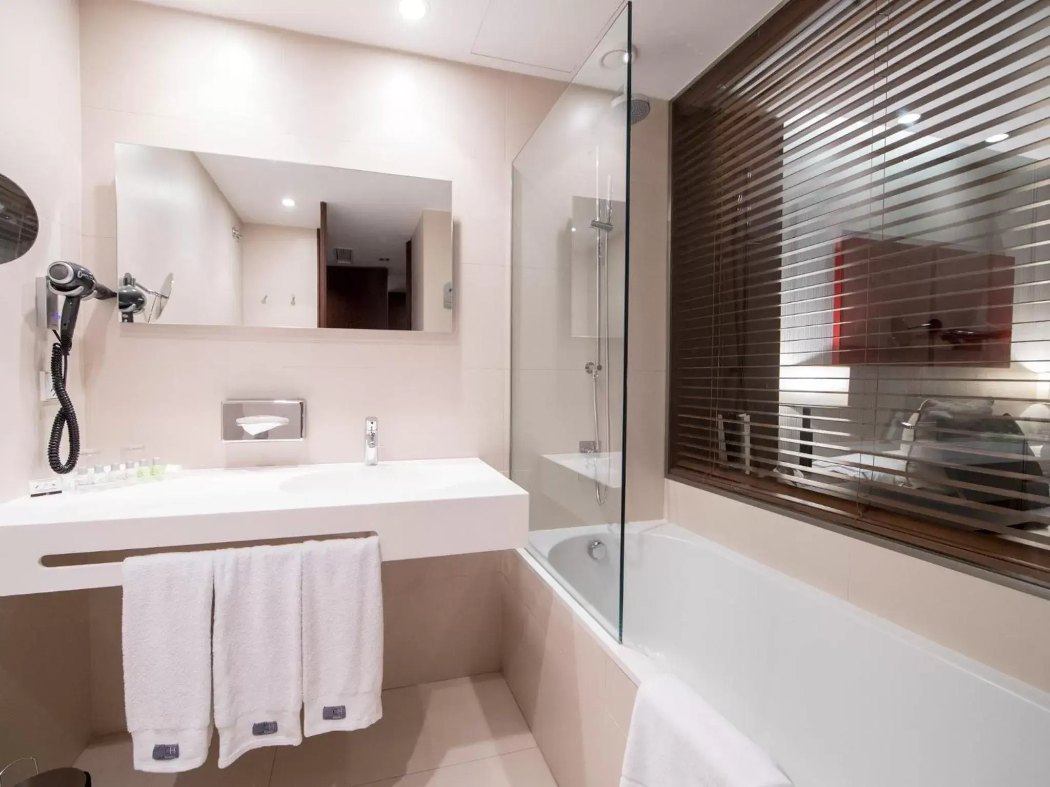 Bathroom in Hotel Carris Porto Ribeira