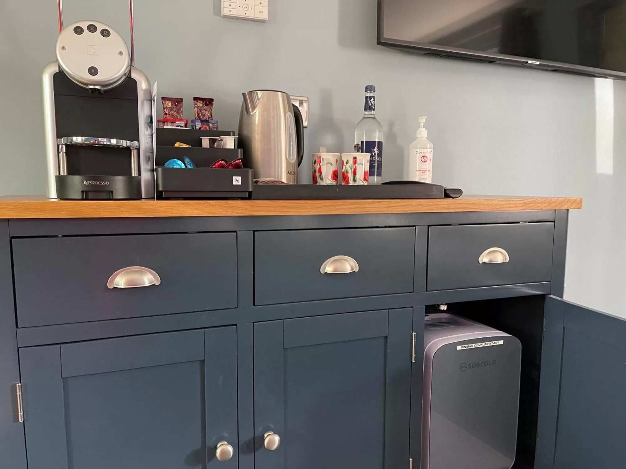 Coffee/tea facilities in Village Limits Bed and Breakfast Rooms