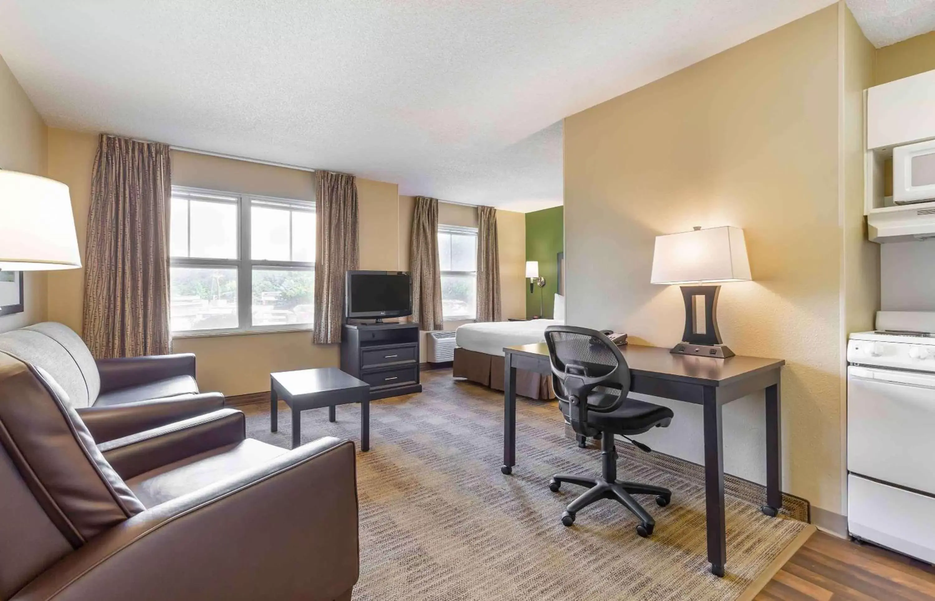 Bedroom, Seating Area in Extended Stay America Suites - Washington, D.C. - Gaithersburg - South